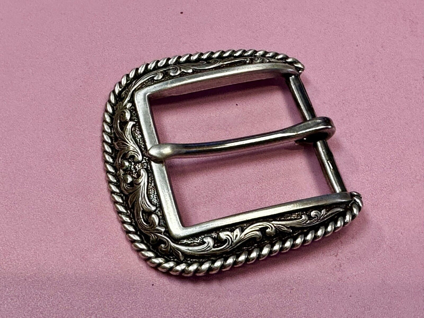 Ariat 2007 Ranger Style Detailed Flower Swirl -  Rope Outlined Belt Buckle