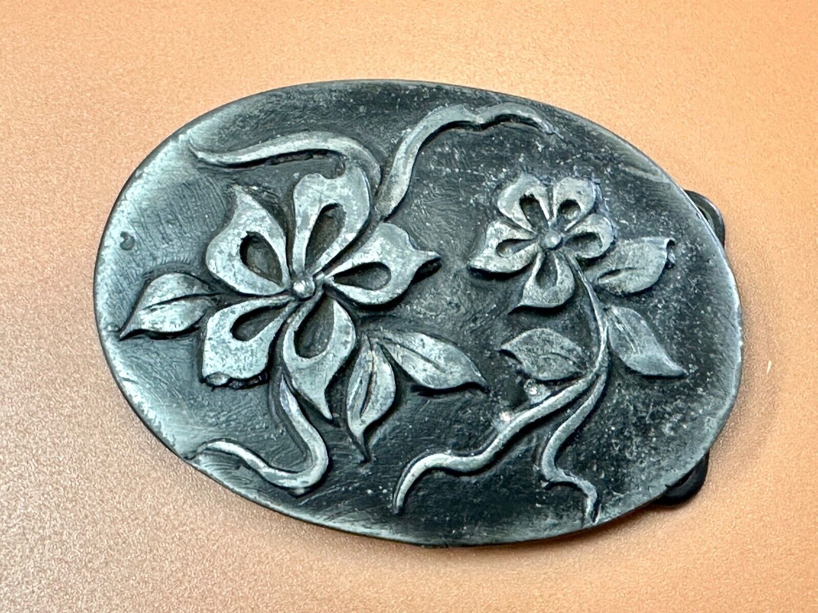 Artisan Pewter? Flower theme belt buckle  - Beautiful and unique!