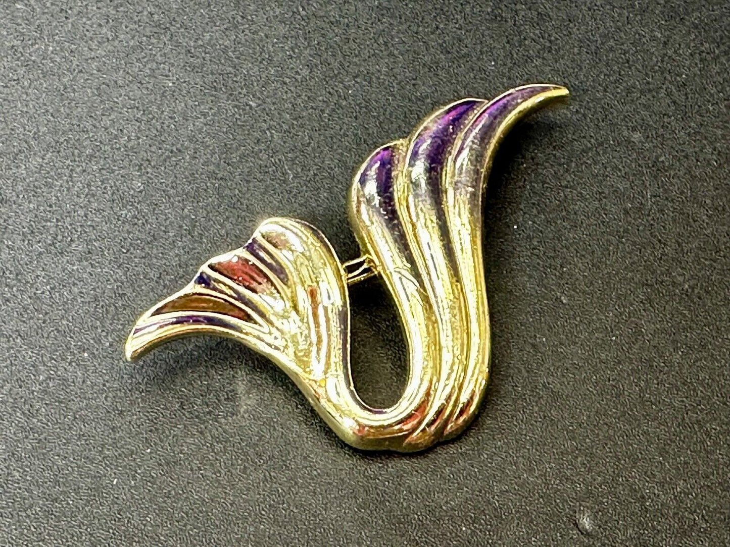 Abstract Swirl Gold Tone Vintage Brooch Pin Signed AJC