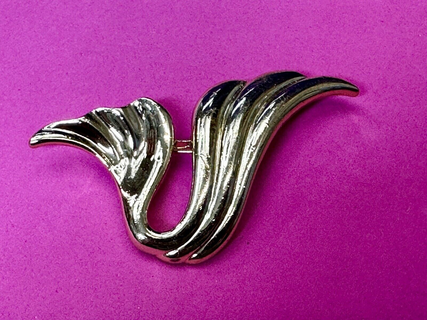 Abstract Swirl Gold Tone Vintage Brooch Pin Signed AJC