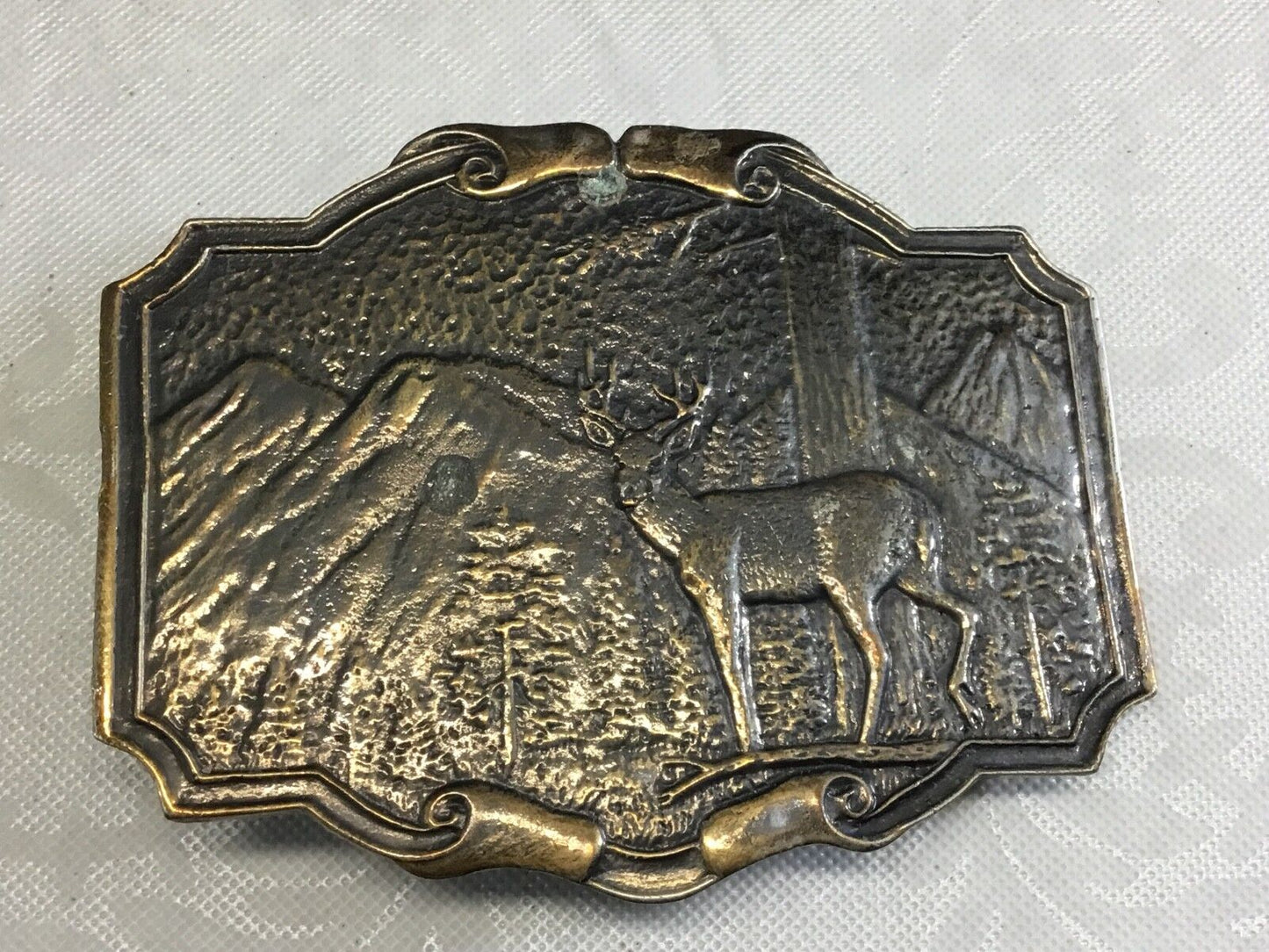 VINTAGE 1974 - WYOMING STUDIO Deer / BUCK in nature  BELT BUCKLE - by JAMES LIND