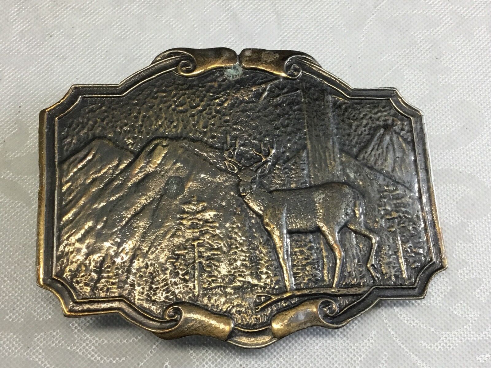 VINTAGE 1974 - WYOMING STUDIO Deer / BUCK in nature  BELT BUCKLE - by JAMES LIND
