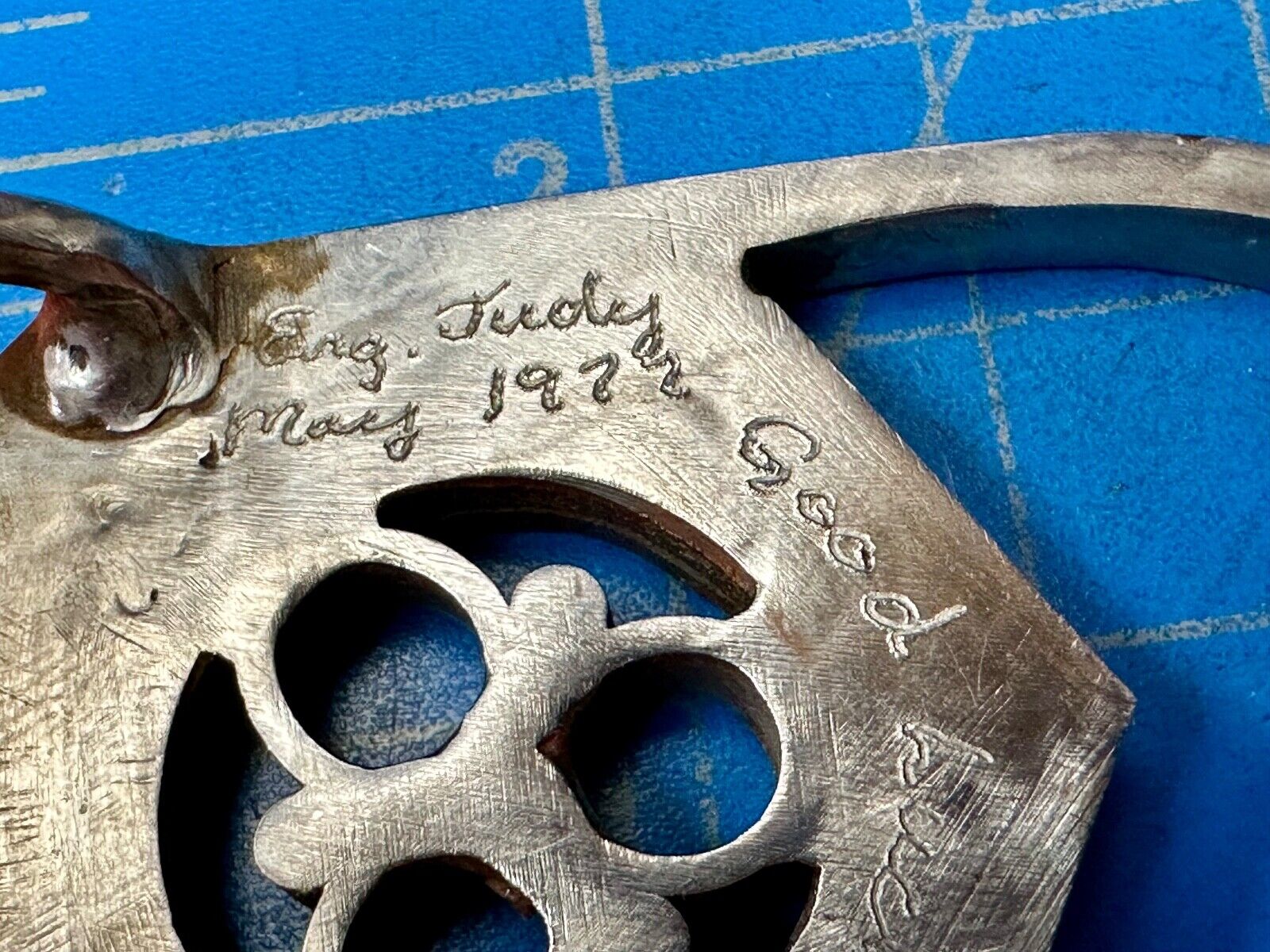 Artisan Signed vintage 1977 belt buckle to use for art craft or wear.
