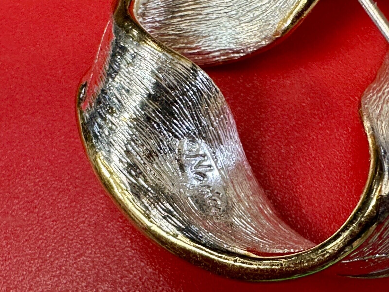 Twisted circle pattern Napier signed vintage two tone brooch pin
