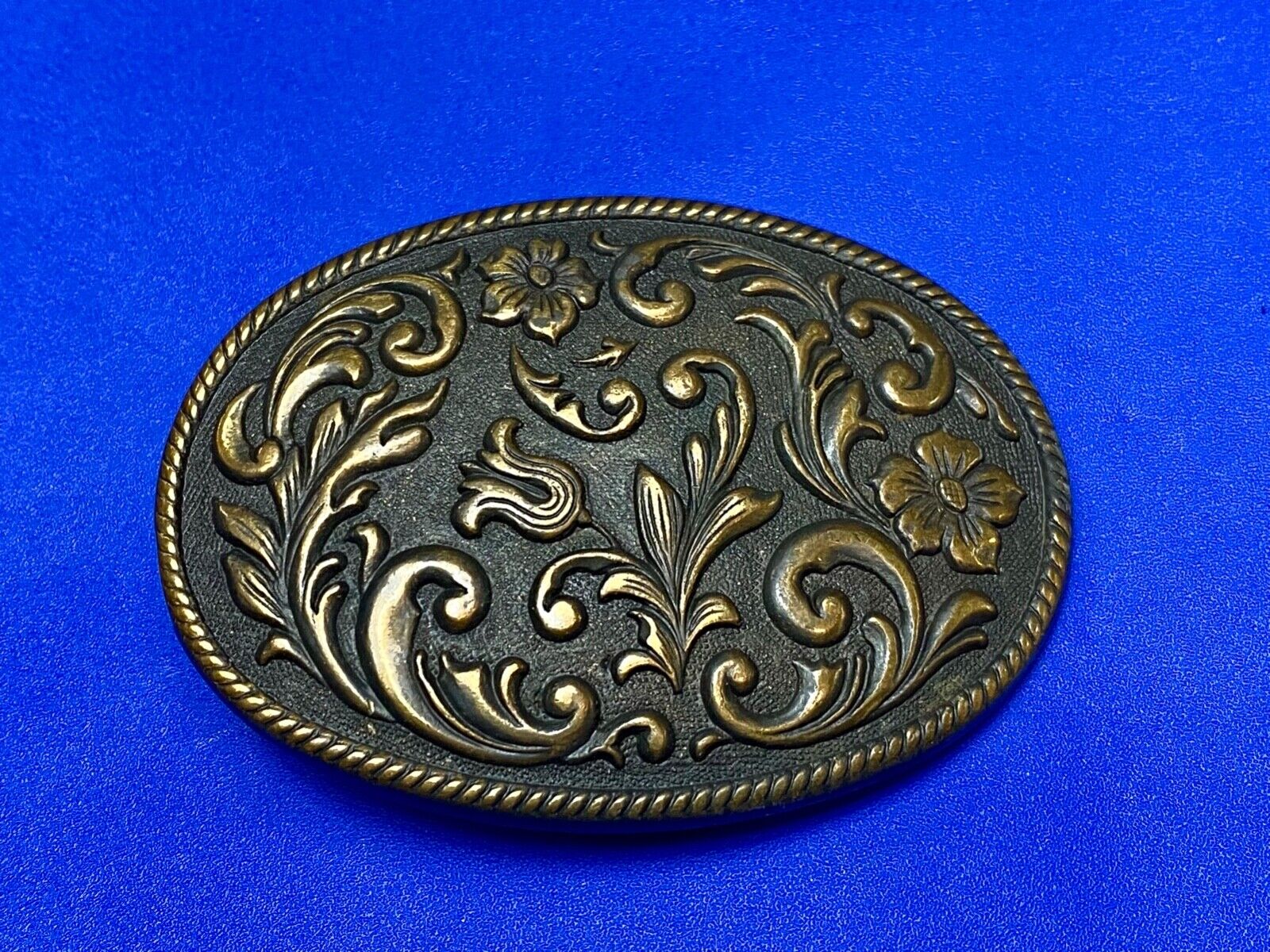 Vintage Dark Western flower swirl Oval Cowgirls belt buckle