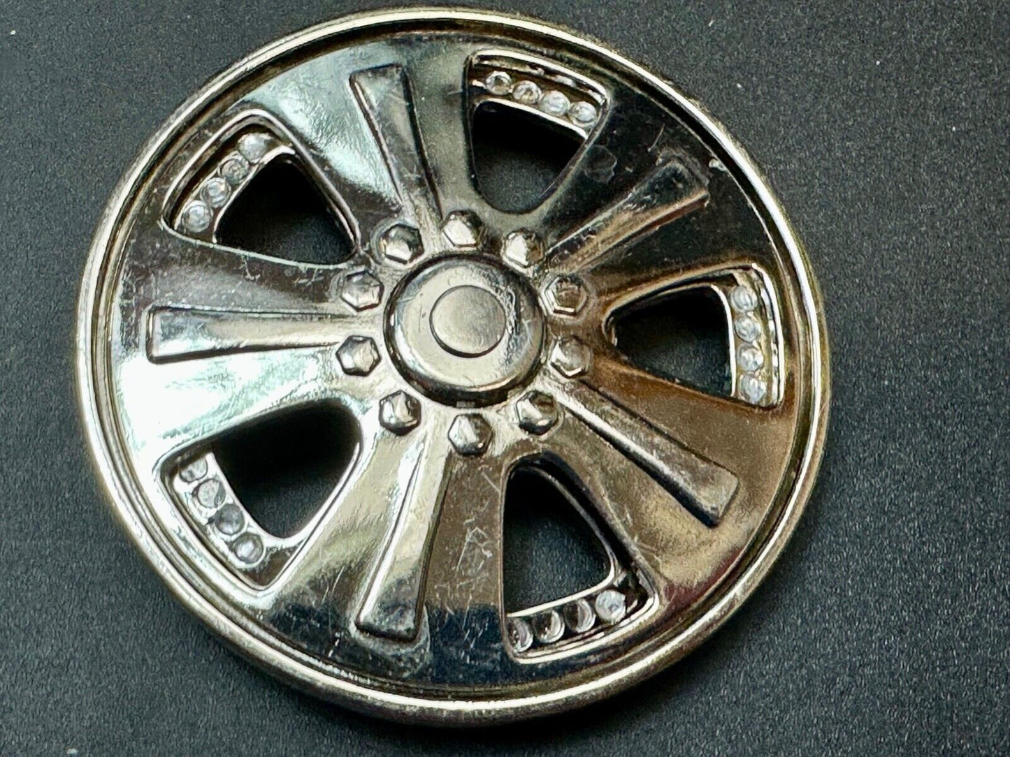 Tricked out Car Wheel Tire Rim silver color SPINNER moving belt buckle