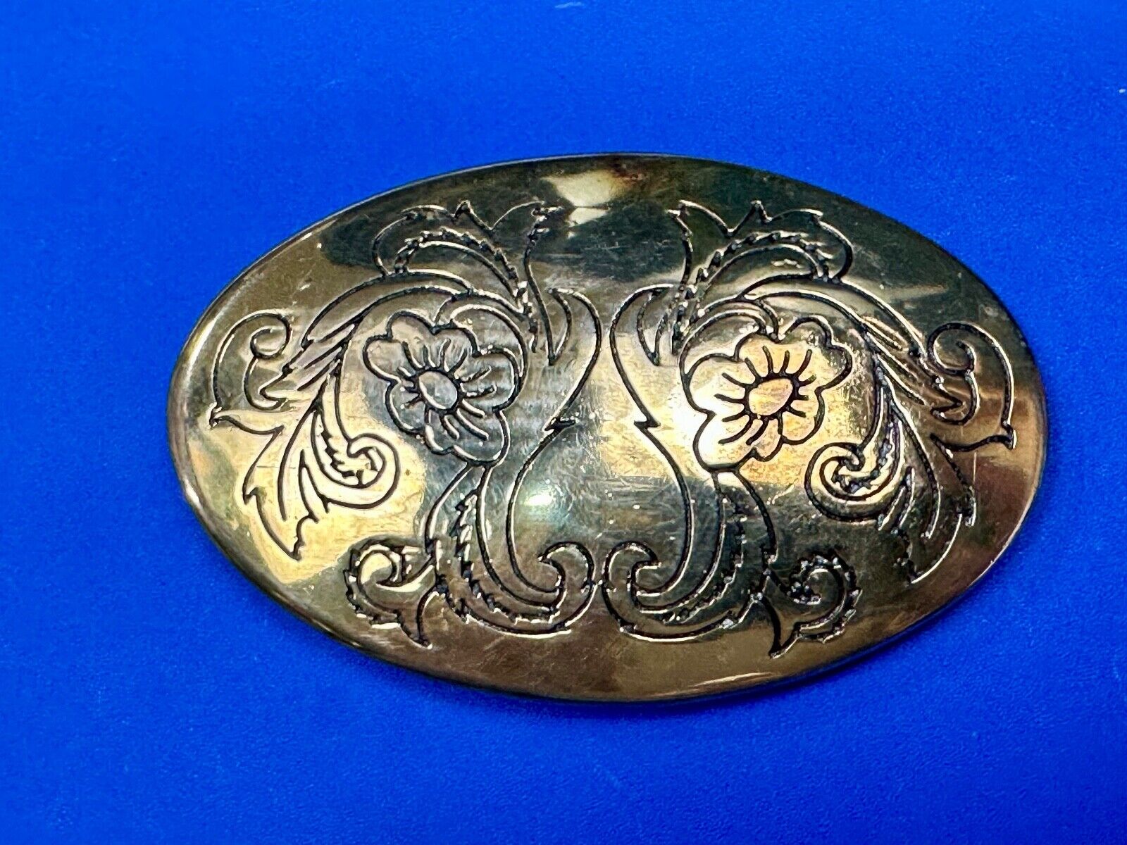 Antique? Engraved flower swirl pattern on gold color oval belt buckle