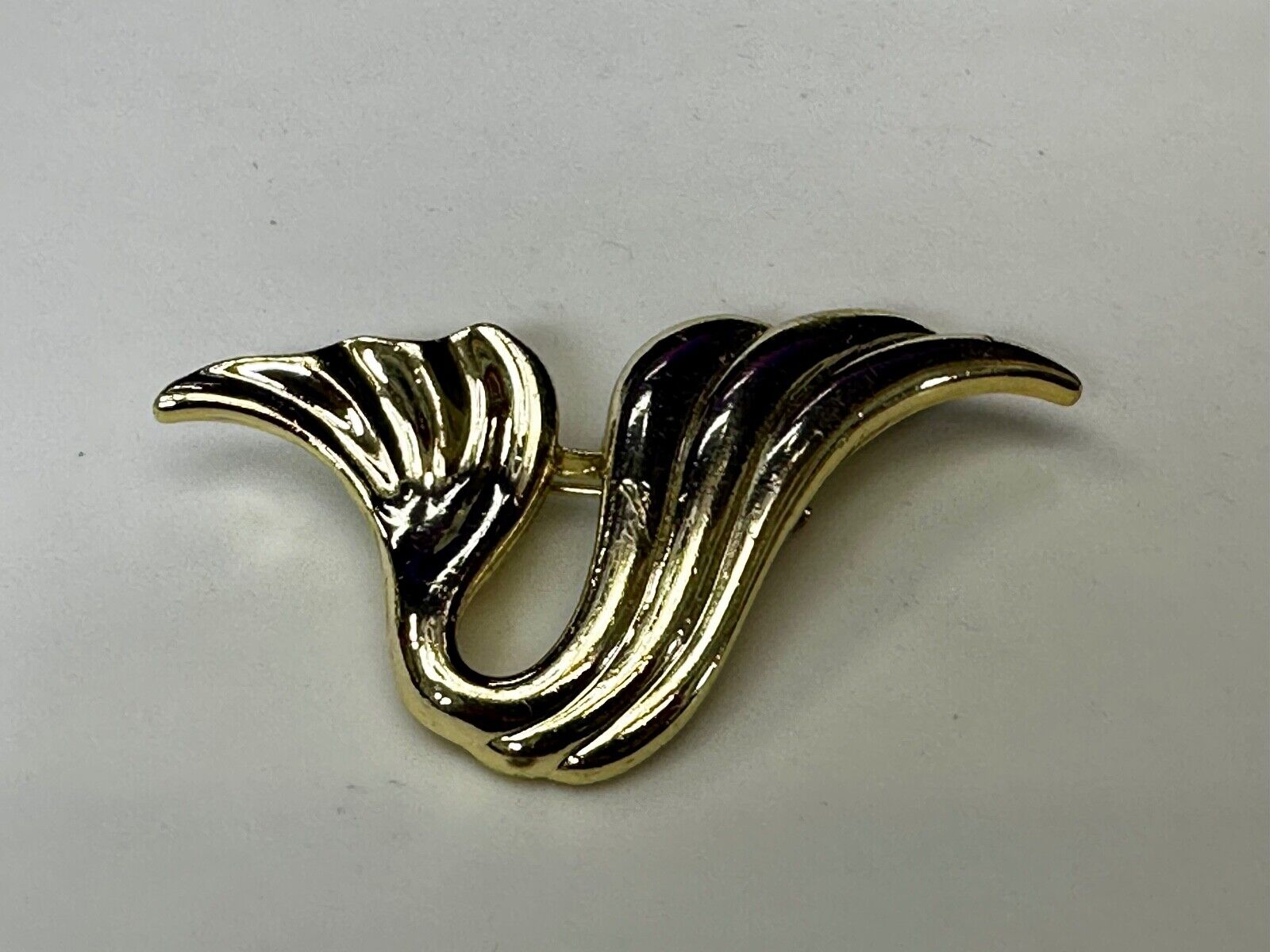 Abstract Swirl Gold Tone Vintage Brooch Pin Signed AJC