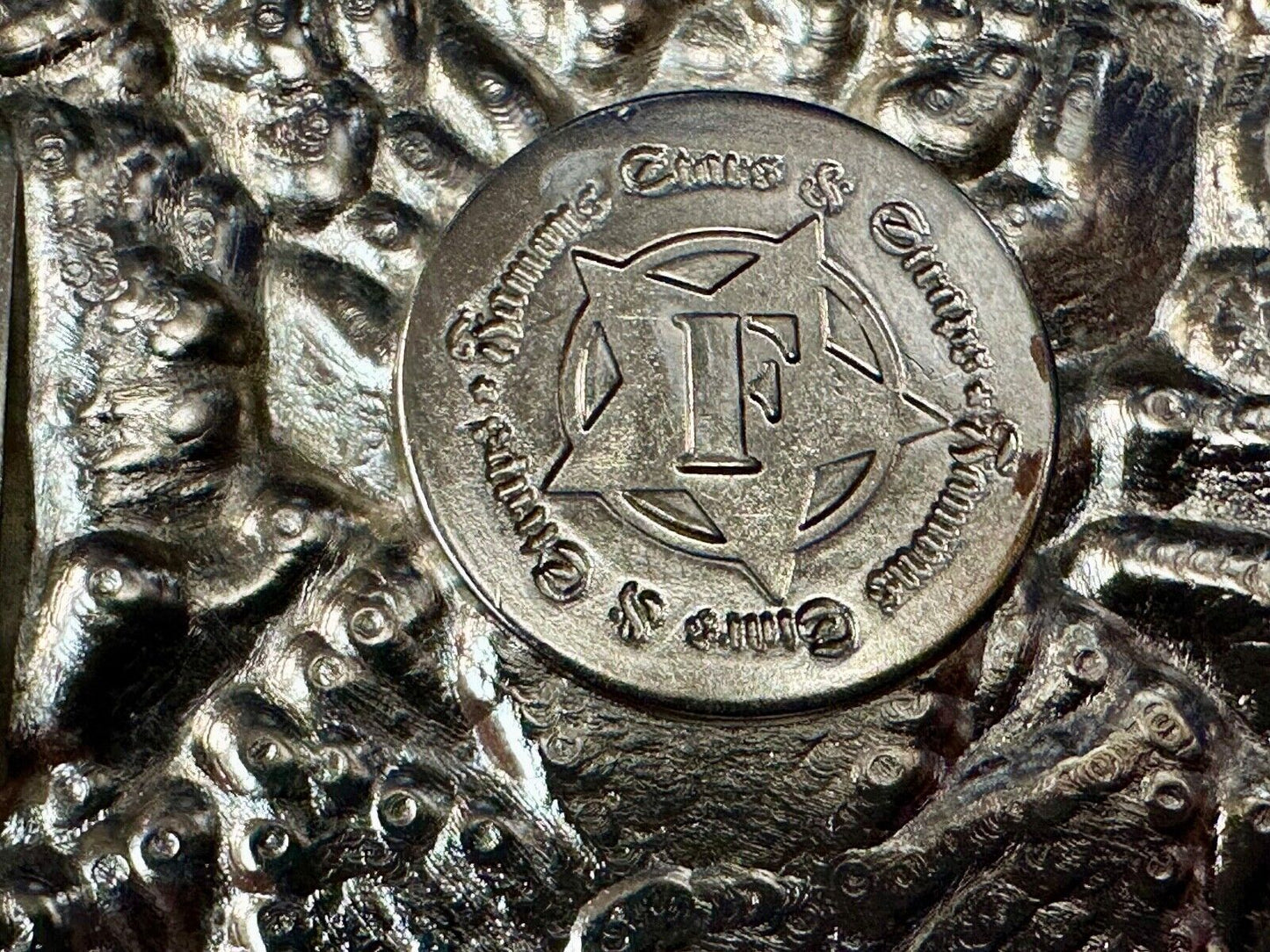Vintage Famous Stars and Stripes Large Flowers Roses Bouquet figural Belt Buckle