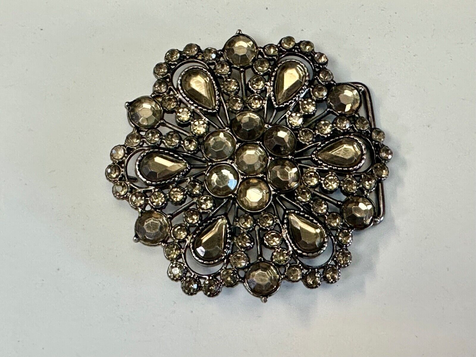 Vintage flowers star burst - multiple rhinestone's covering  belt buckle