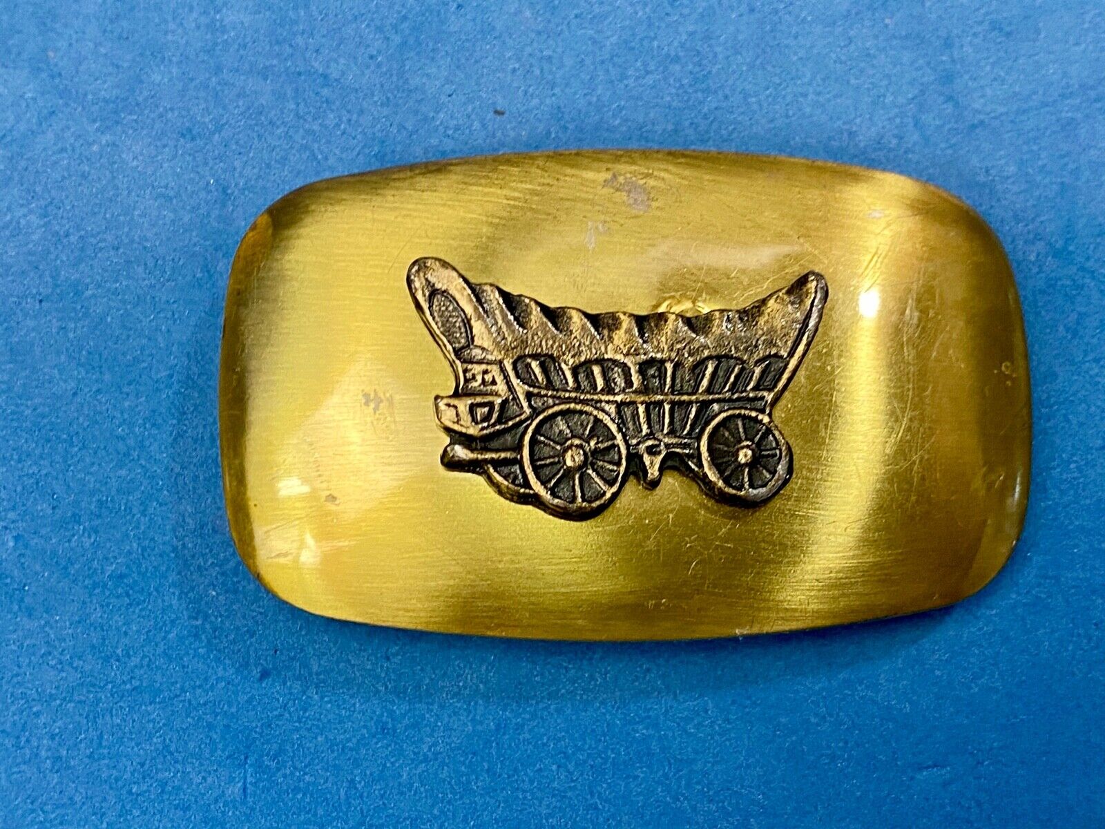 Vintage horse drawncovered wagon moving out west cowboy belt buckle 