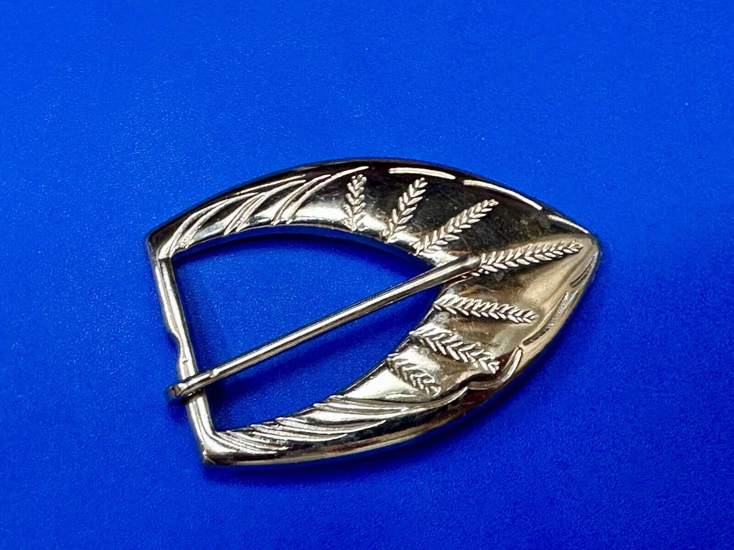 Vintage gold tone pointed Triangle Leaf theme replacement belt buckle