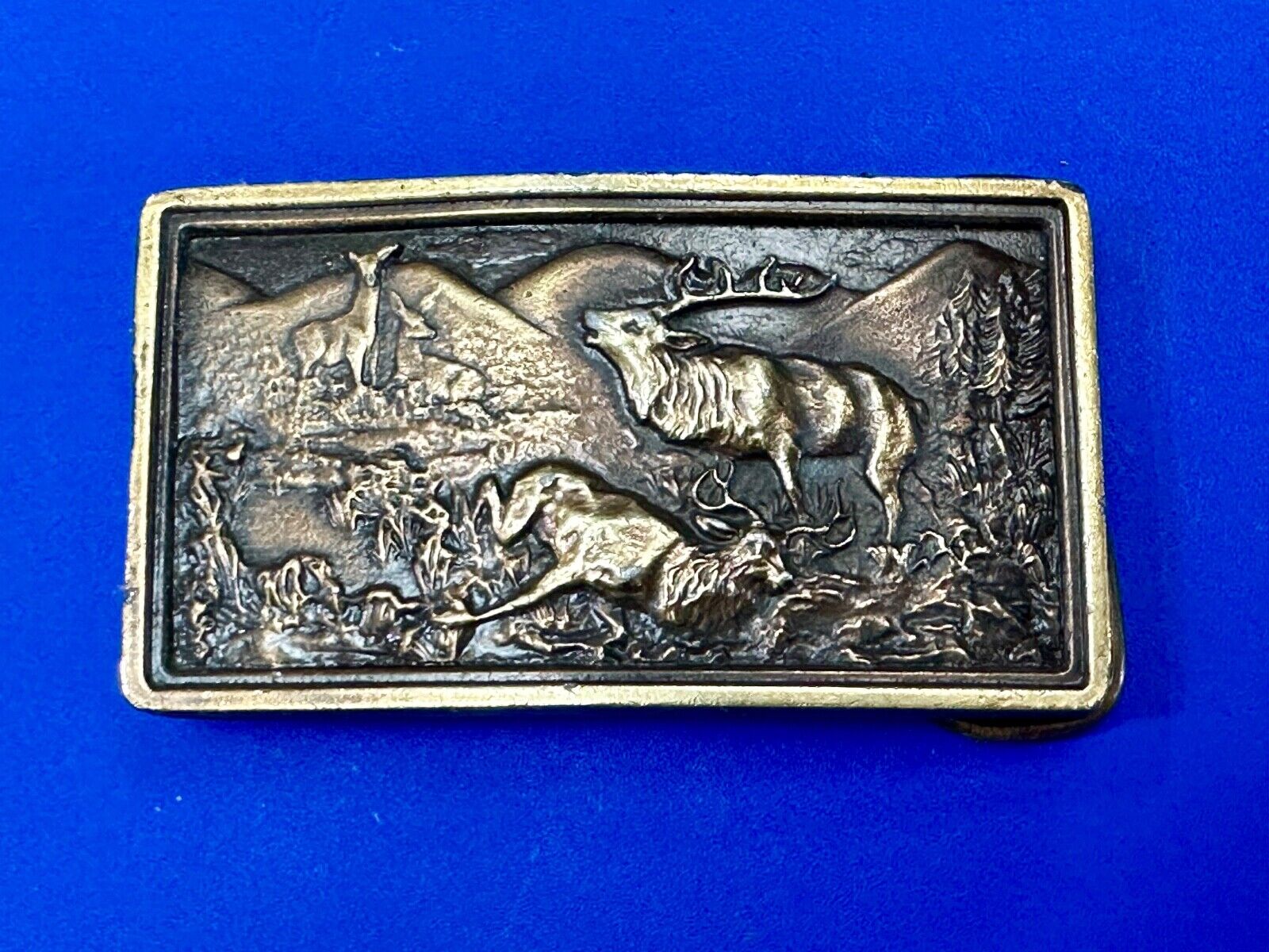 1977 MOOSE AND FALLEN ELK VINTAGE HUNTING THEME BERGAMOT BELT BUCKLE