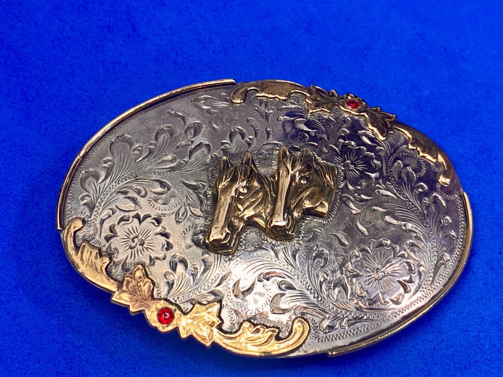 Beautiful & Quality!  Vintage horse head Bust Flower Swirl 4" belt buckle 