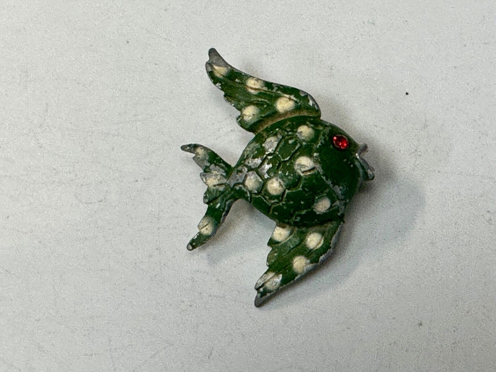 Adorable Green Fish Fish Water Red Rhinestone Eye PIN Brooch - MAMSELLE