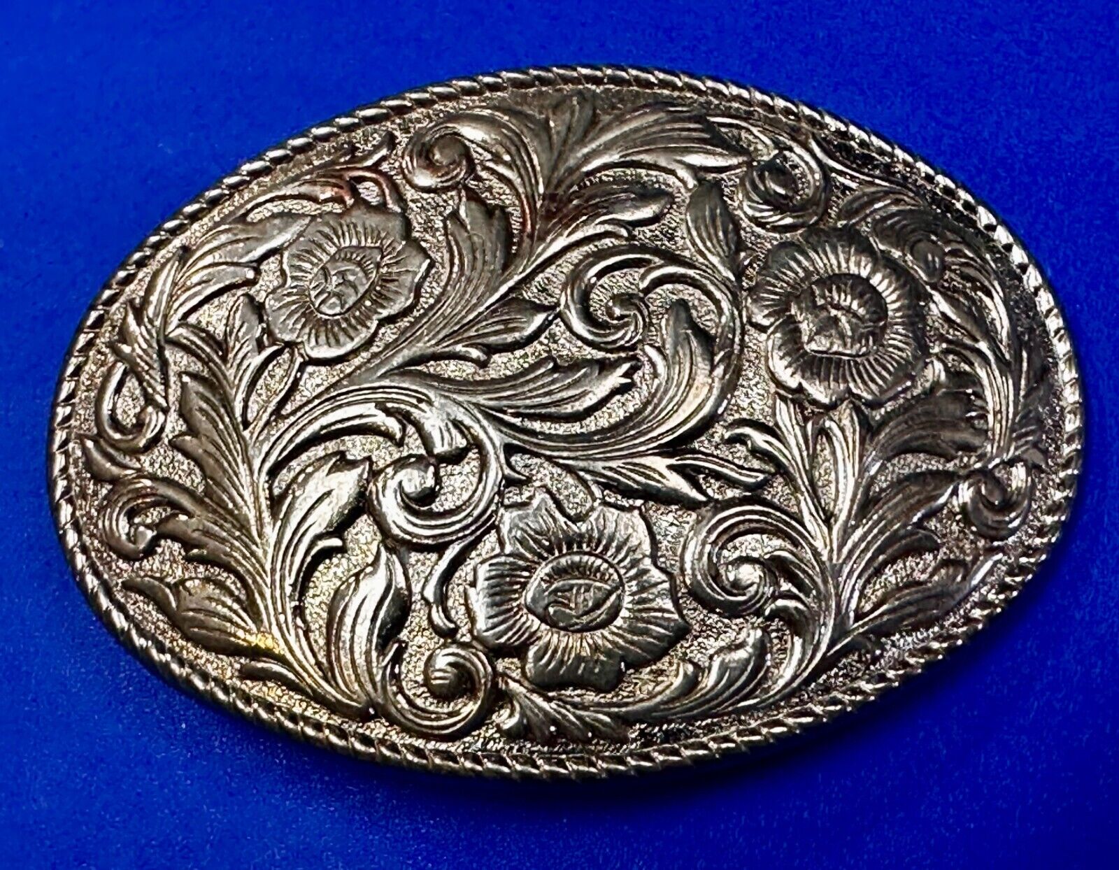Vintage gold tone western flower swirl floral design belt buckle