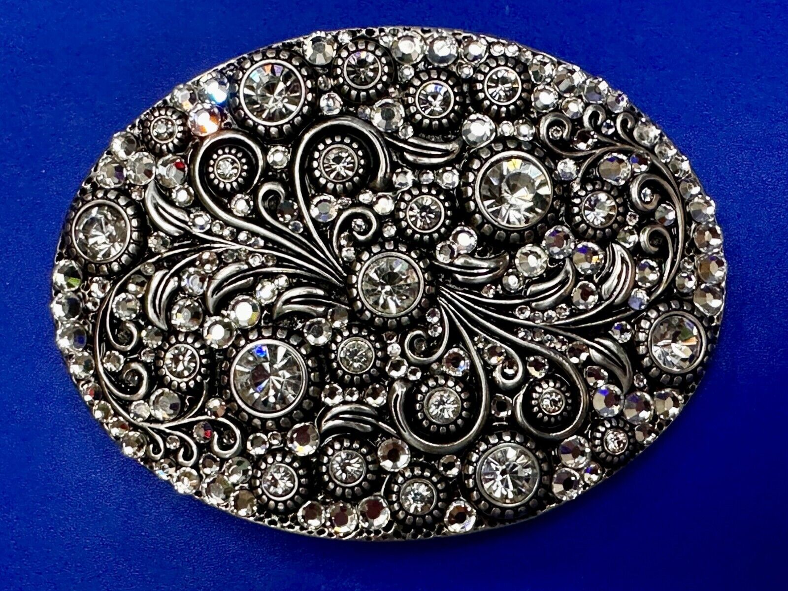 Beautiful Sparkling Rhinestone Accented Leaf Swirl Western Fashion Belt Buckle