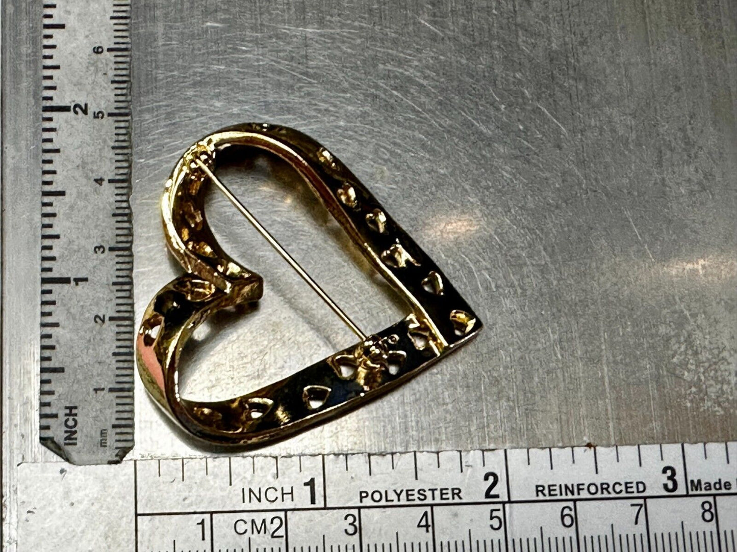 True Hearts Valentine Days Open Cutout Gold Tone Vintage Brooch Pin Signed Avon