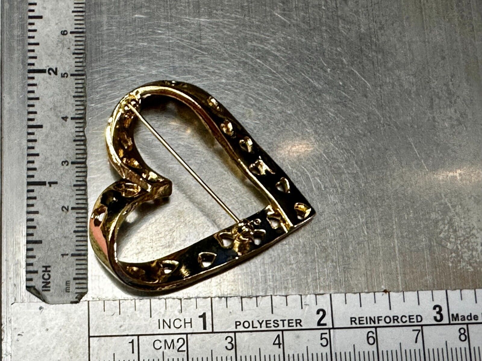 True Hearts Valentine Days Open Cutout Gold Tone Vintage Brooch Pin Signed Avon