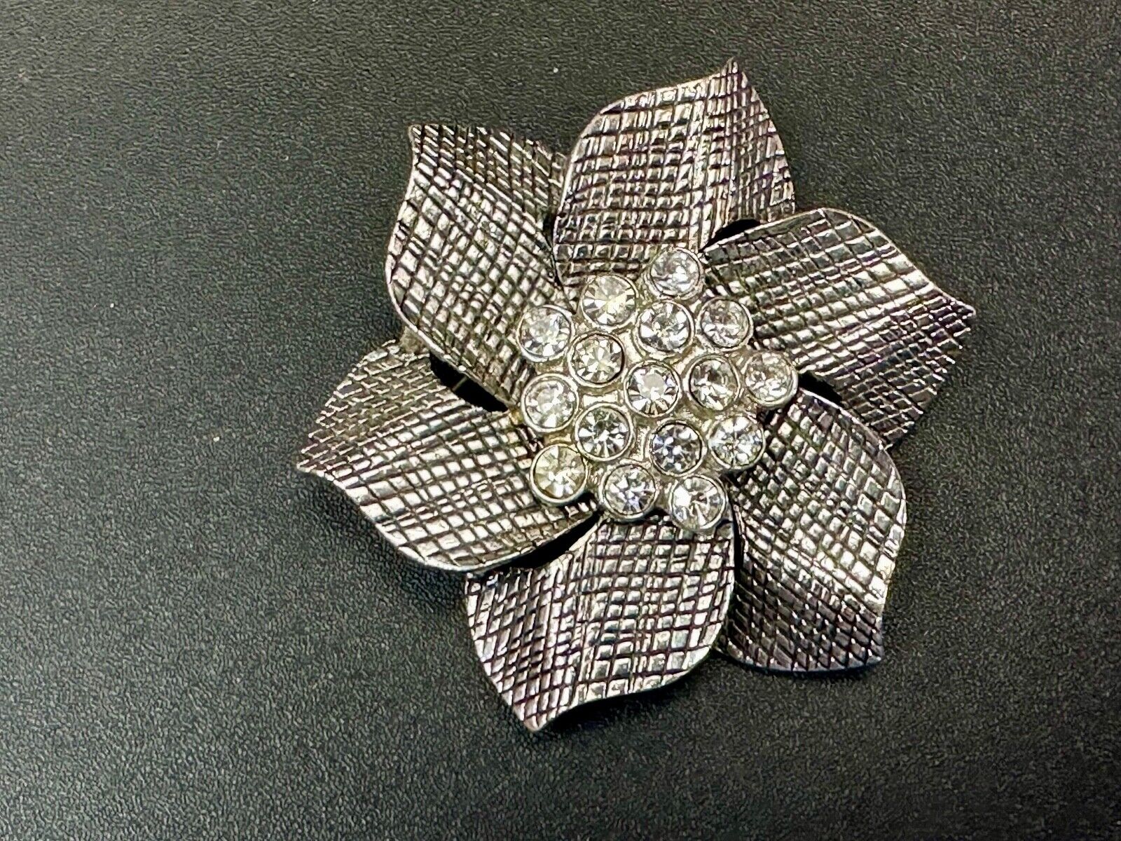 Adorable Figural BOW Premere Designs PD signed vintage brooch pin