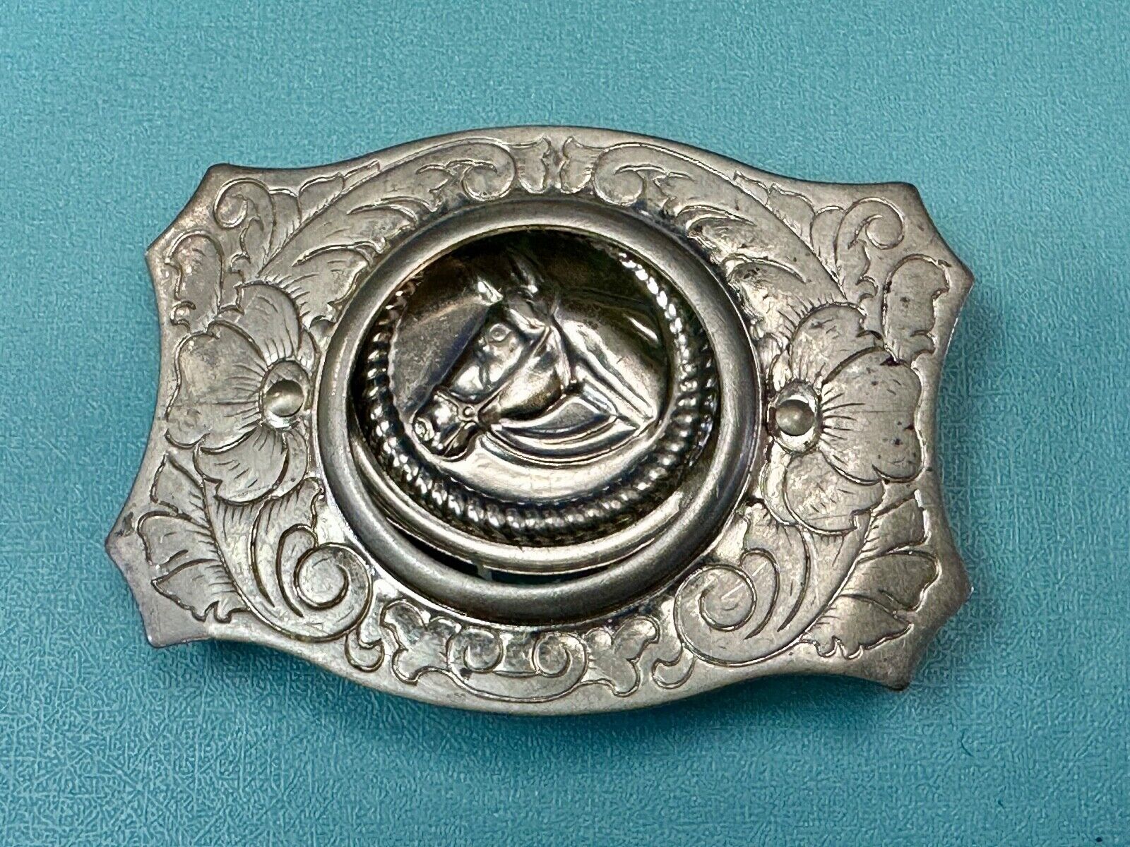 vintage Horse head - Moving Round Blank Coin Style Centerpiece belt buckle