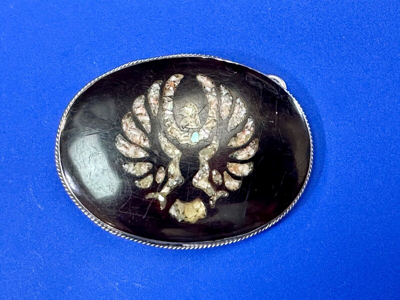 Beautiful Thunderbird Abalone Shell inlaid Vintage oval silver tone belt buckle