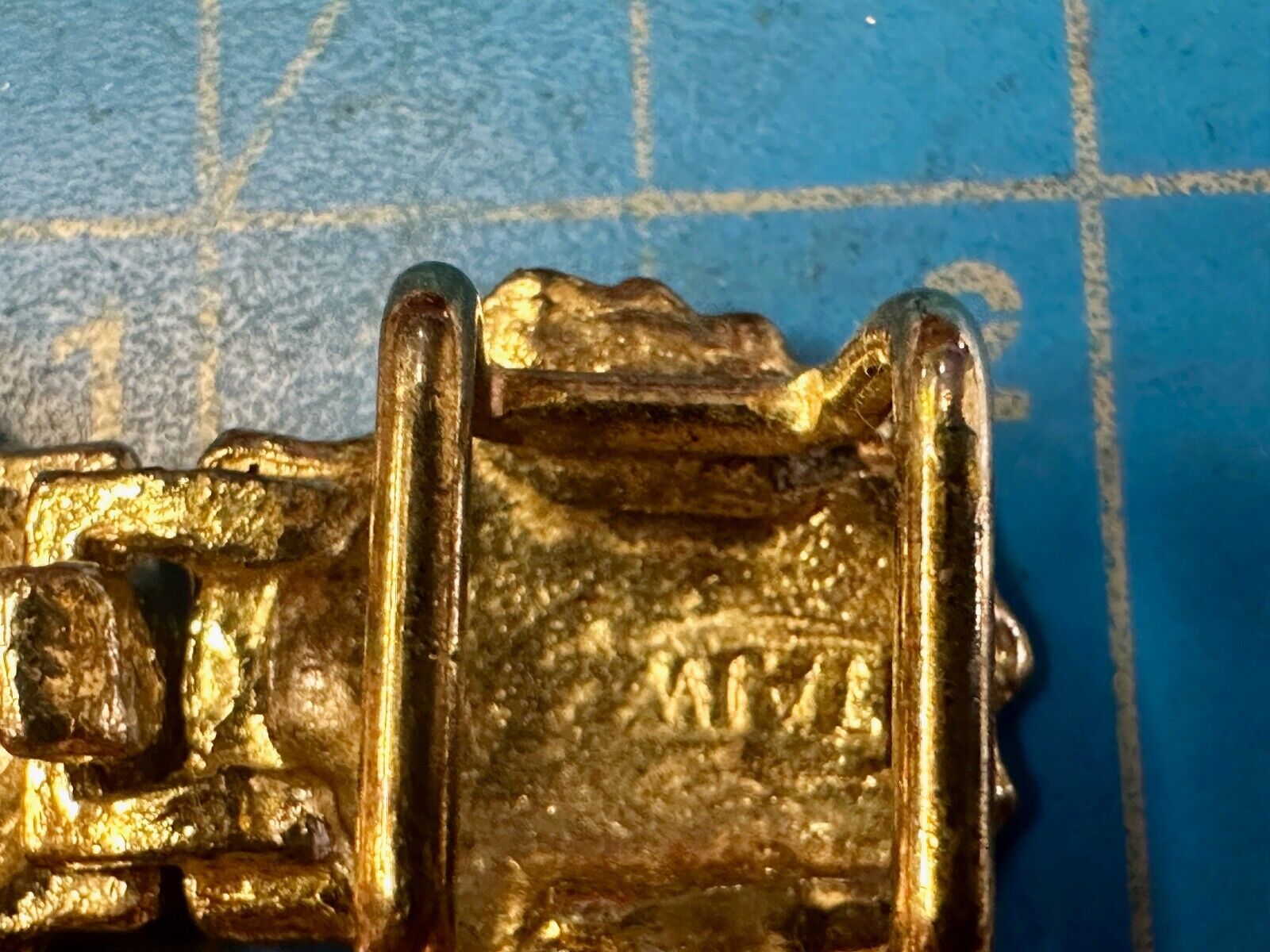 Two piece Clam Shells interconnecting vintage small belt buckle Signed