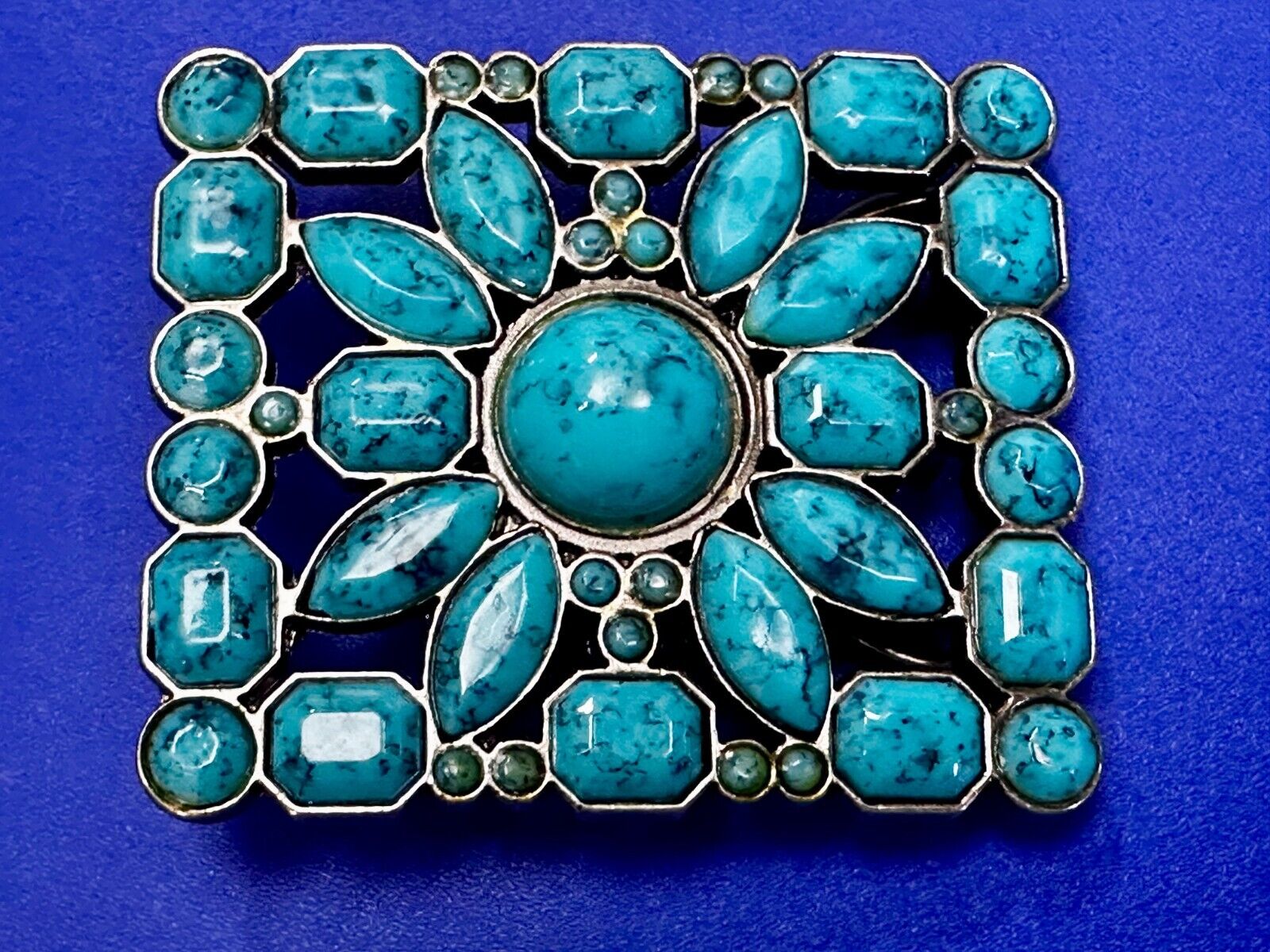 Beautiful Faux Flower Turquoise Stone Covered Hippie Vibe Western Belt Buckle