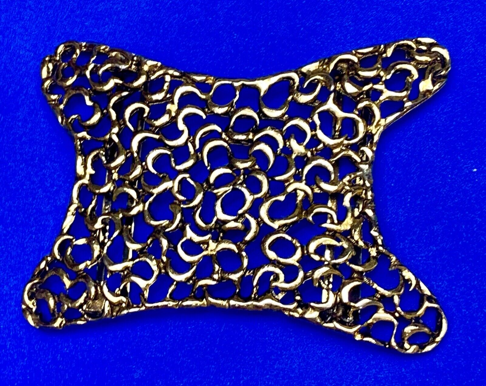Unique shaped gold color see though pattern belt buckle scarf slide