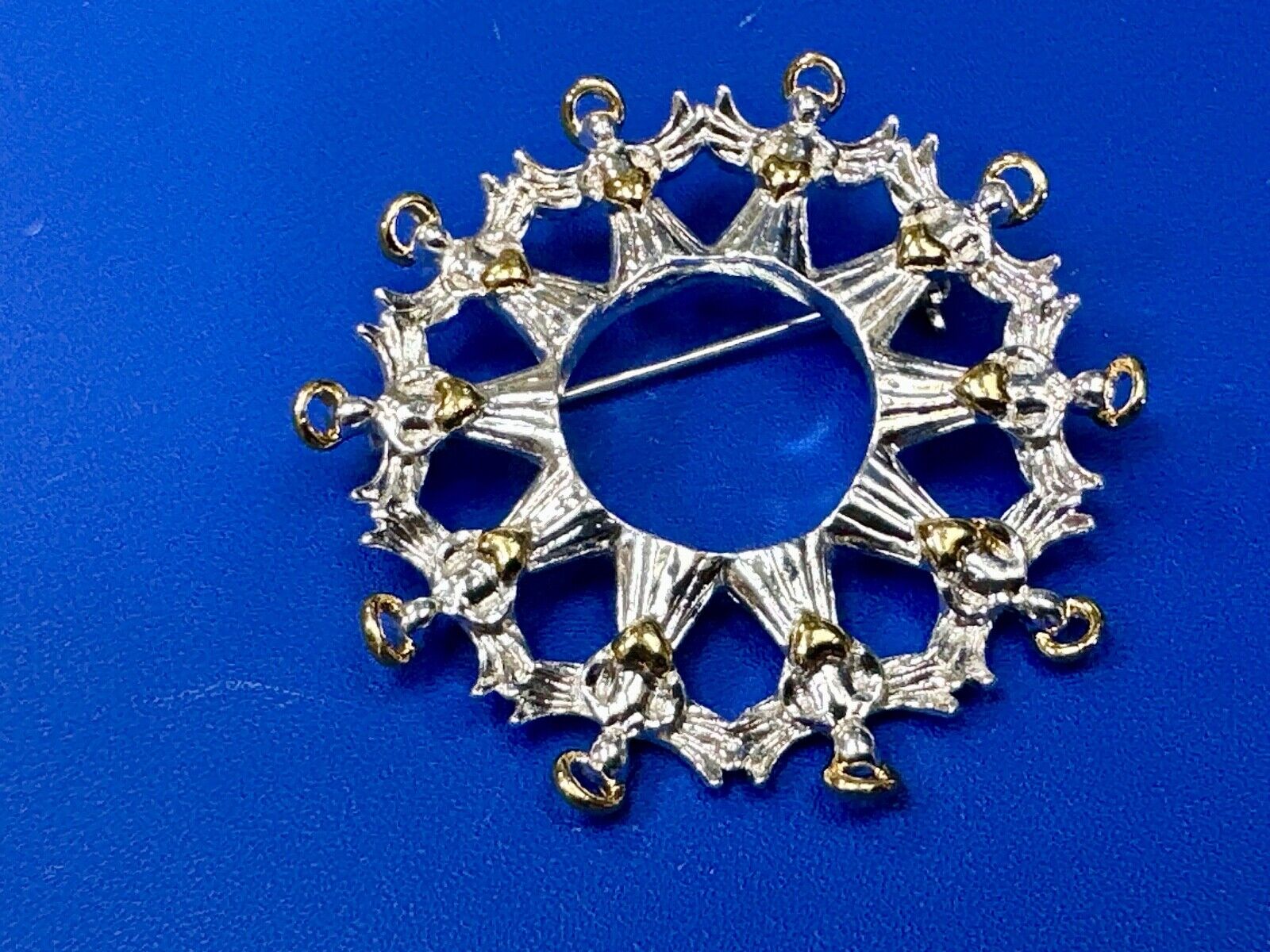 Angles in Circular pattern holiday wreath Avon signed vintage brooch pin