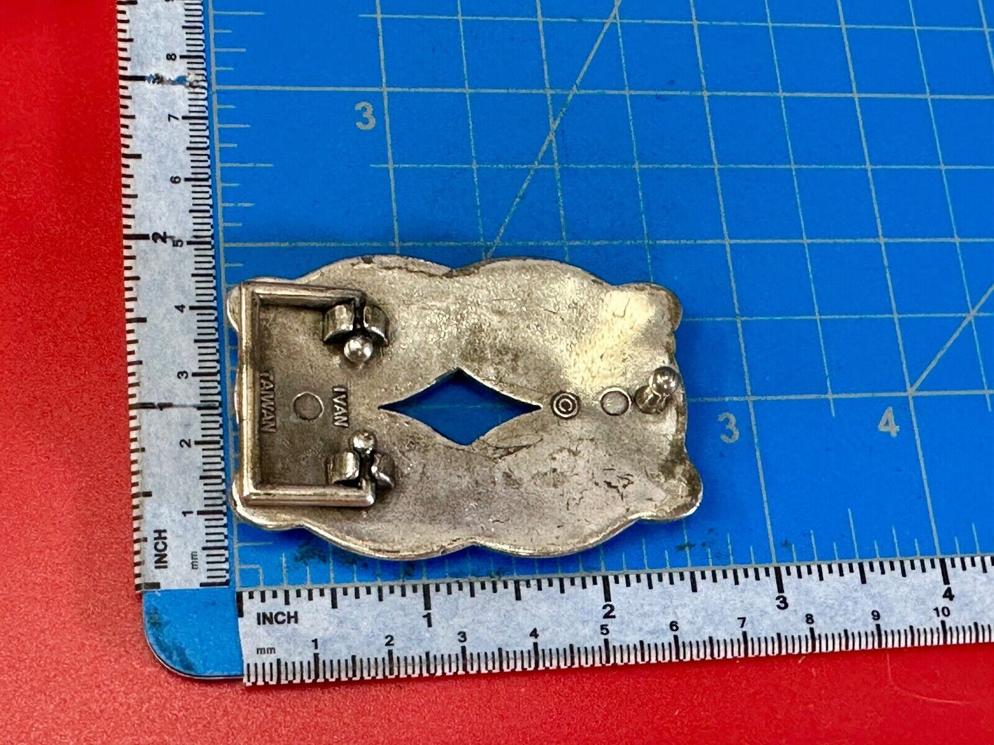 Vintage knot pattern see through silver tone belt buckle
