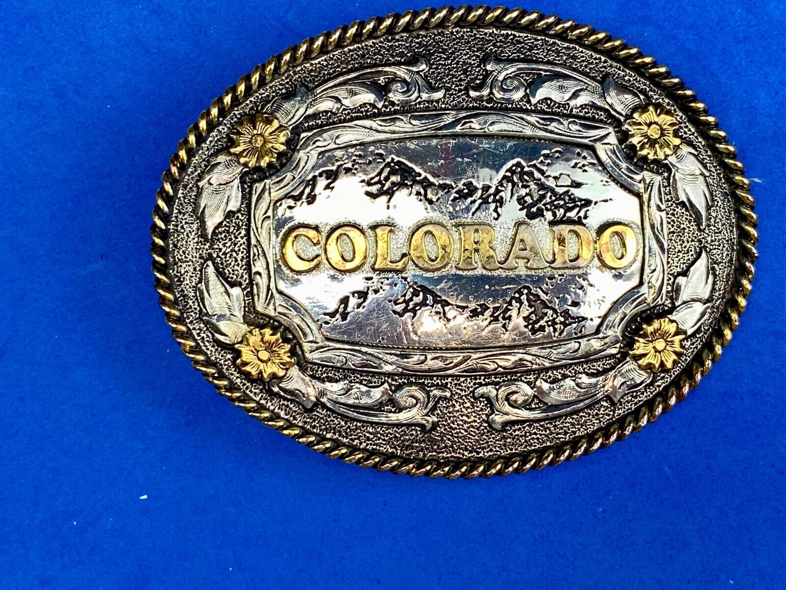 The great state of COLORADO-  BEAUTIFUL mixed metal BELT BUCKLE CO Mountains 