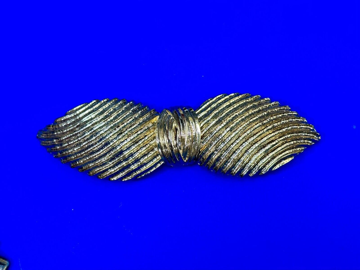 two piece large leaf interlocking gold tone vintage 80's Mimi Di N belt buckle