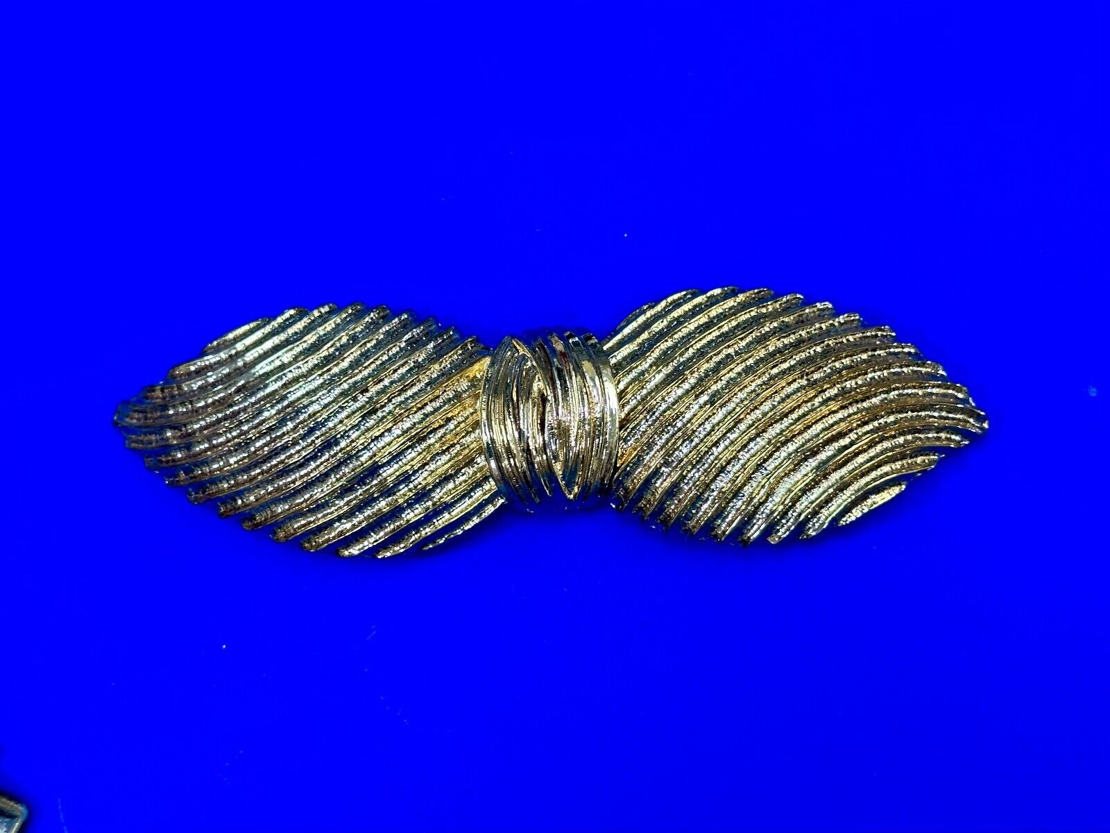 two piece large leaf interlocking gold tone vintage 80's Mimi Di N belt buckle