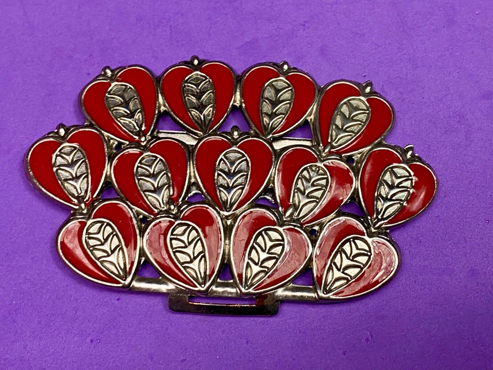 Unknown To Me! Red And Silver Color  Heart Pattern. - Half Of Belt Buckle?