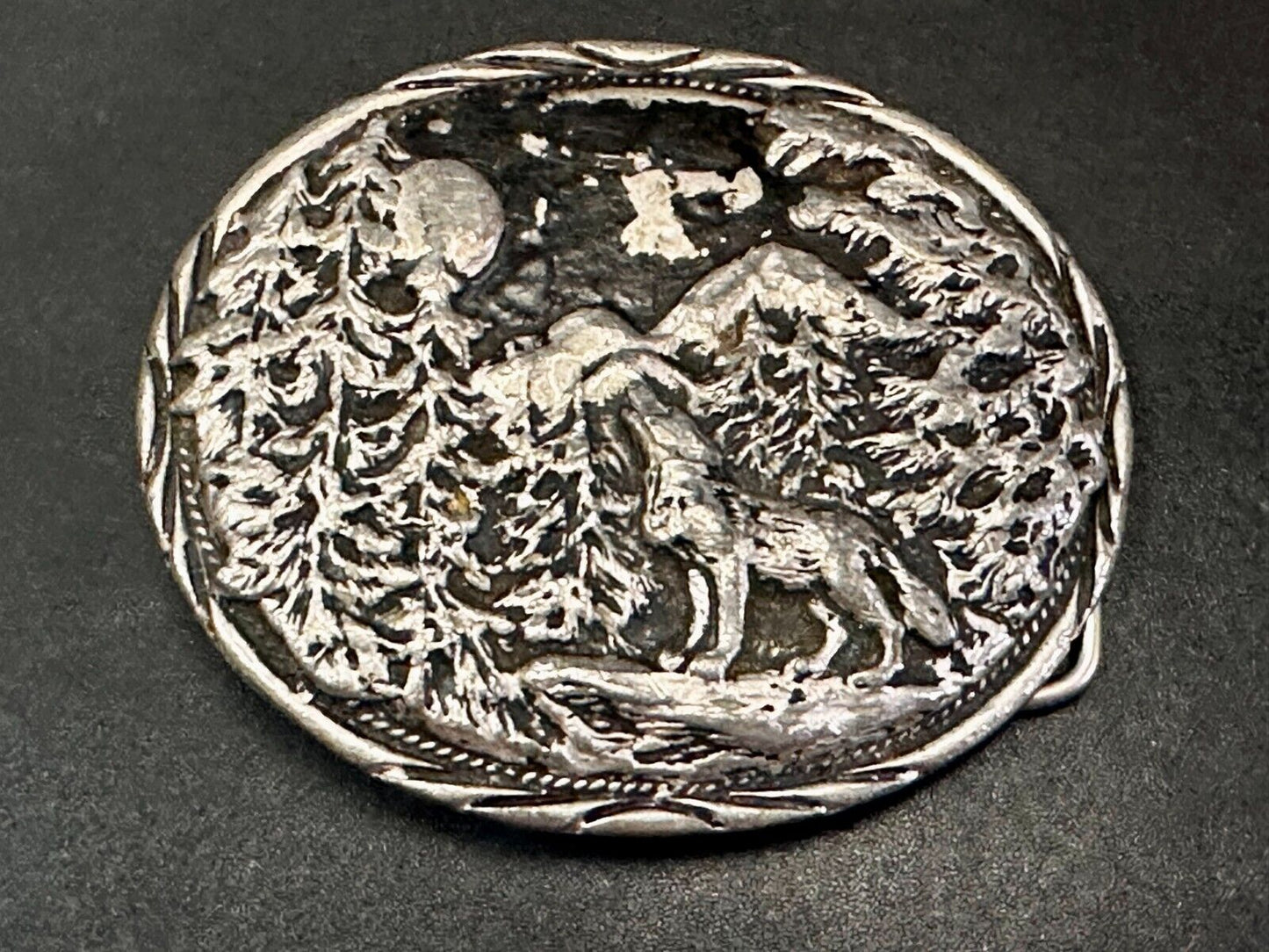 Alaska Wolf Howling at the Moon Vintage SSI Diamond Cut Belt Buckle Handmade USA