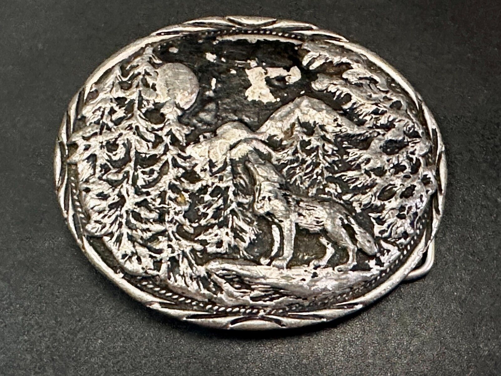Alaska Wolf Howling at the Moon Vintage SSI Diamond Cut Belt Buckle Handmade USA