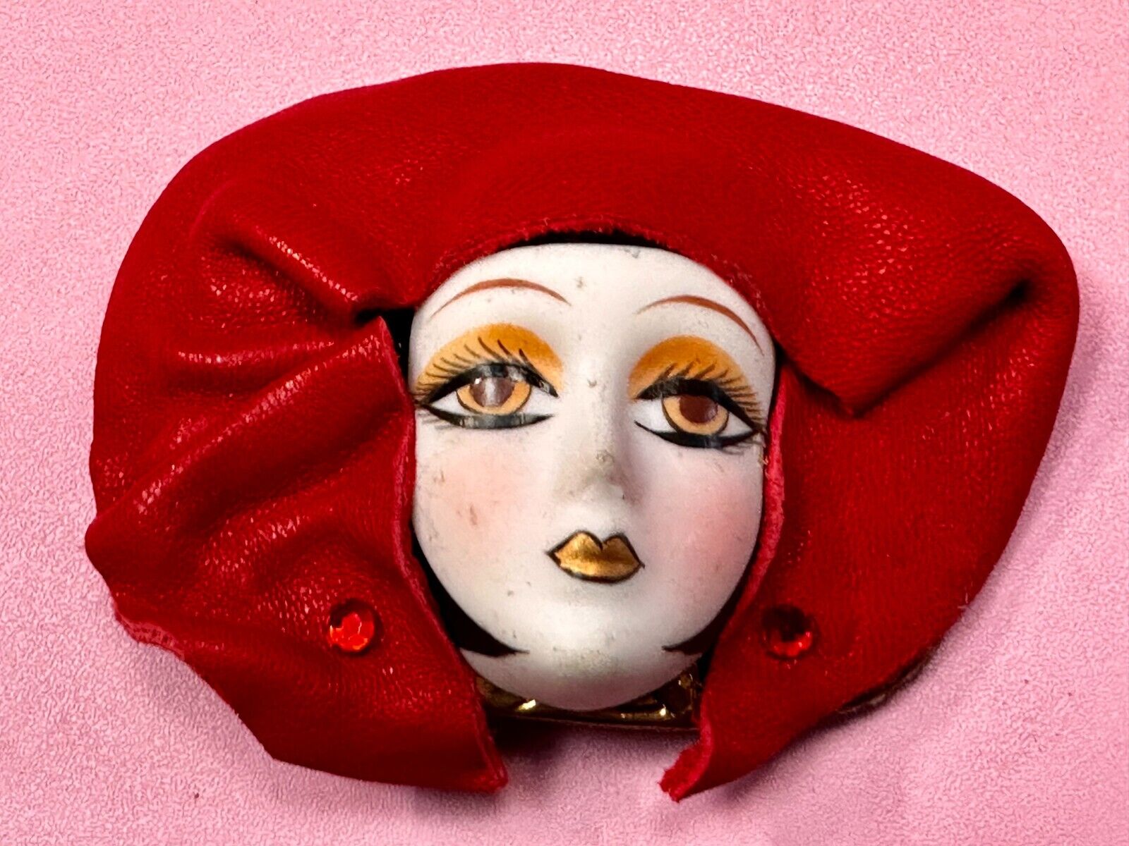 Unique Porcelain? Doll Face in Red Flapper Vintage Women's Belt Buckle