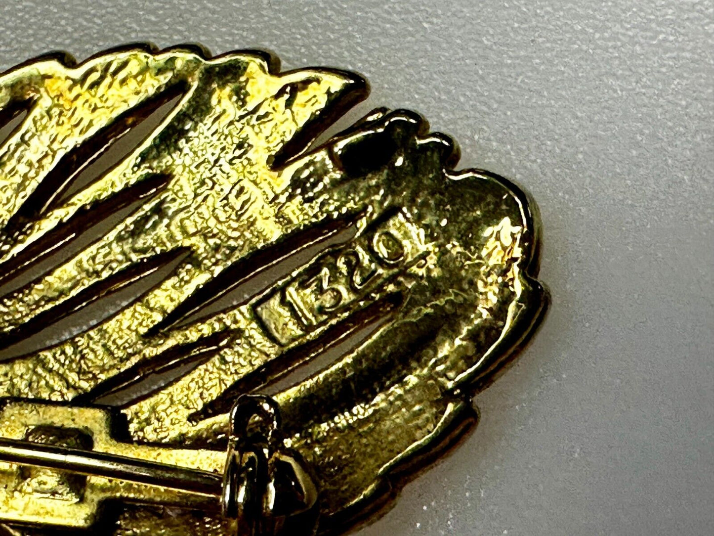 Vintage Leather Feather Textured Gold Tone Brooch Pin Marked Taiwan 1320