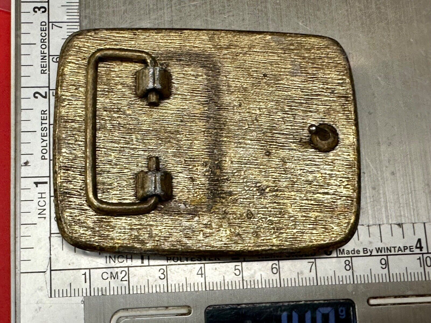 unique rhinestone accented swirl pattern on rounded rectangular belt buckle