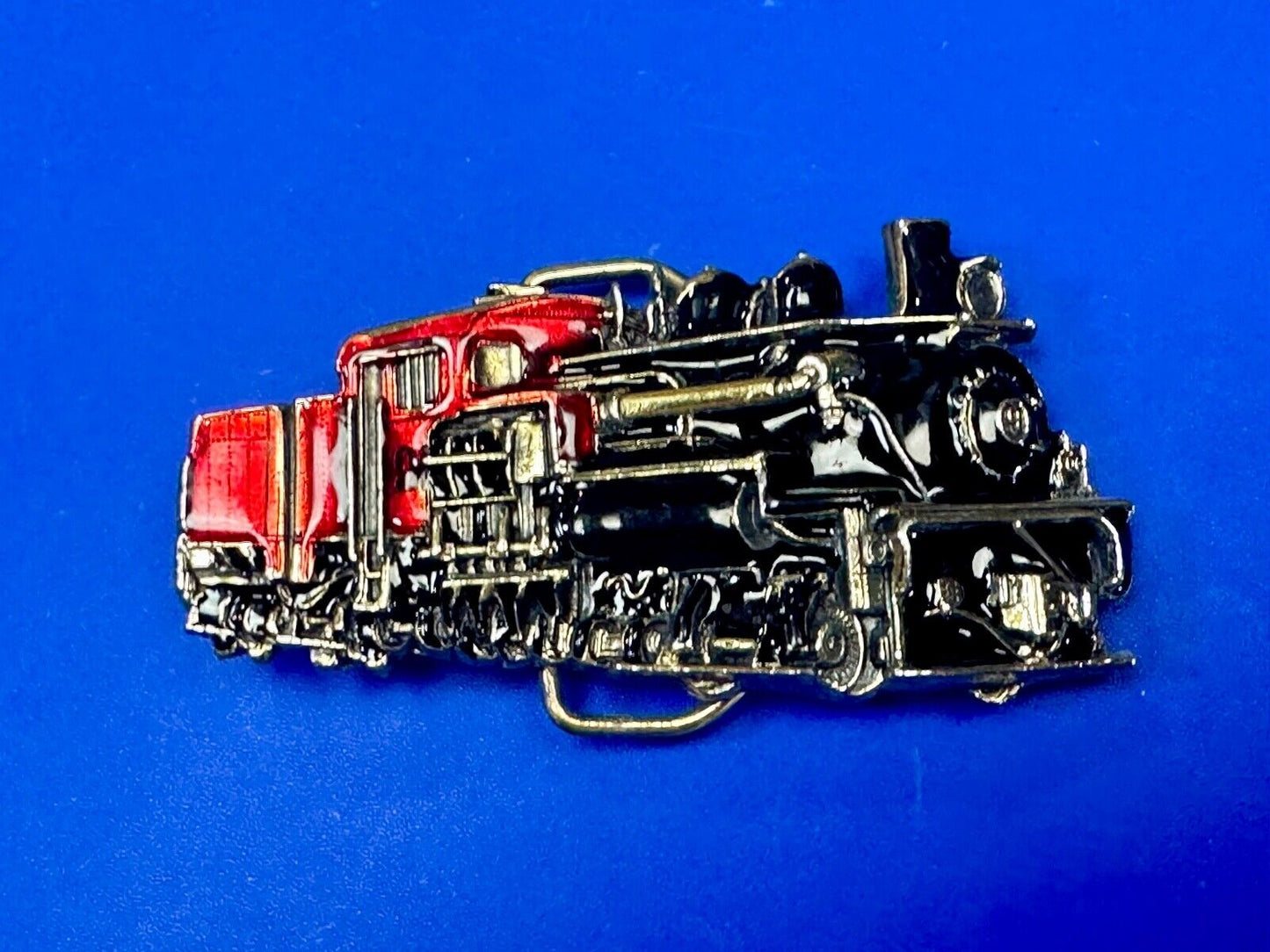 Train Rail Road Steam Engine Through cutout 1983 Great American belt buckle
