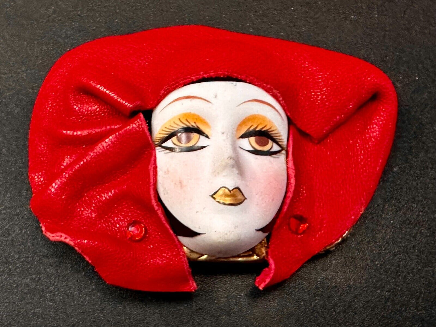 Unique Porcelain? Doll Face in Red Flapper Vintage Women's Belt Buckle