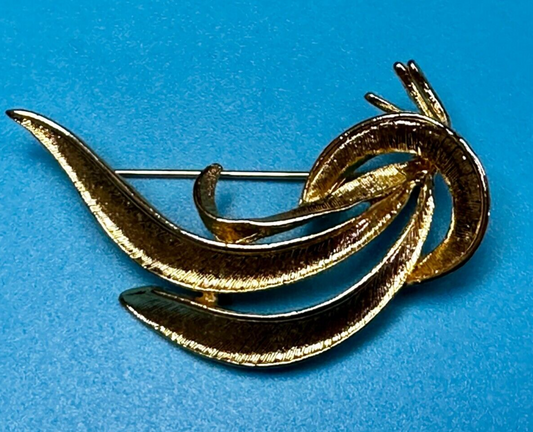 Abstract Leaf Pattern Vintage Textured Gold Tone Brooch Pin Signed by M