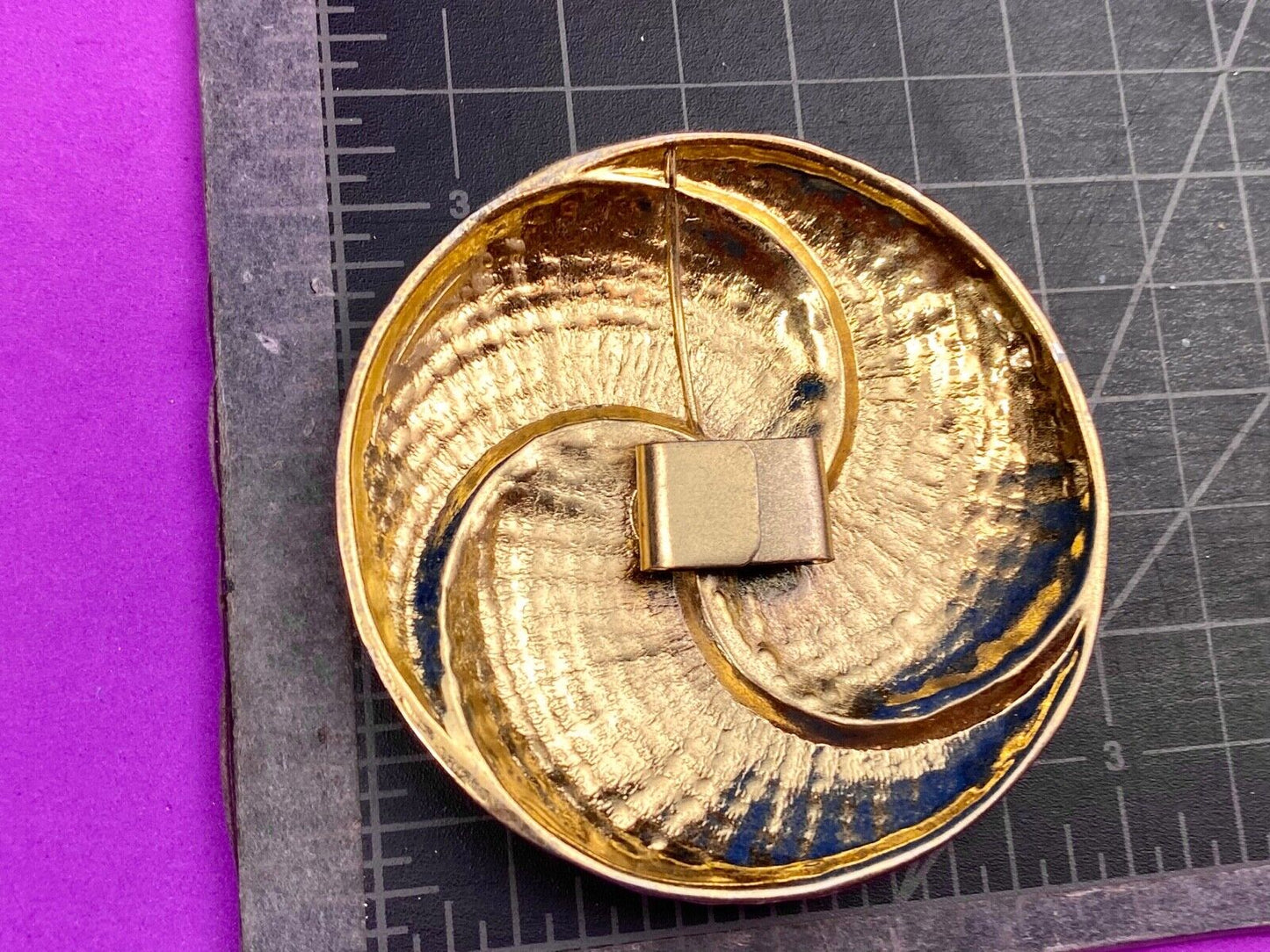 Vintage gold tone circle swirl scarf sash clip purse shoe belt buckle 