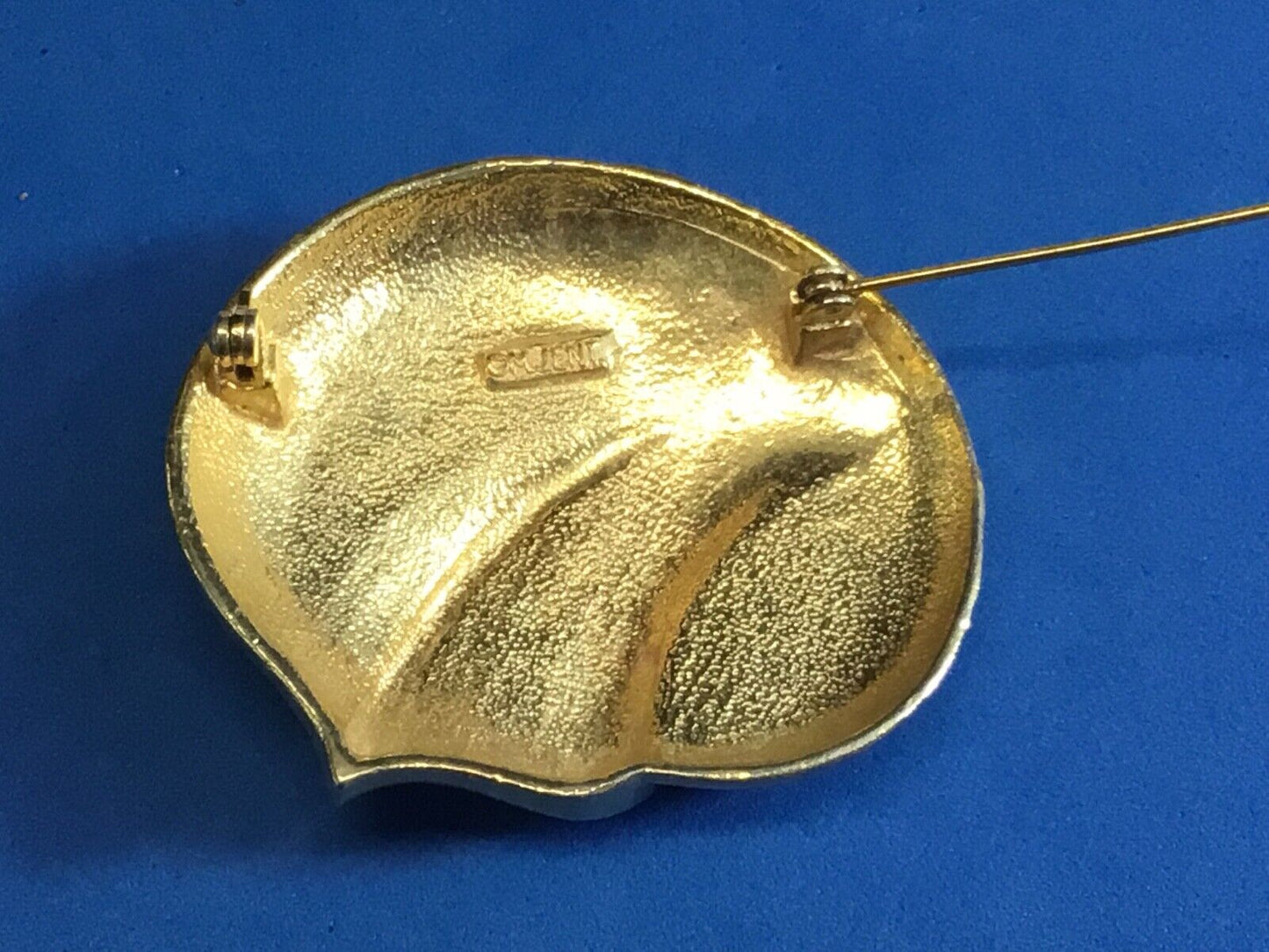 Vintage  Mjent M Jent gold tone pin brooch