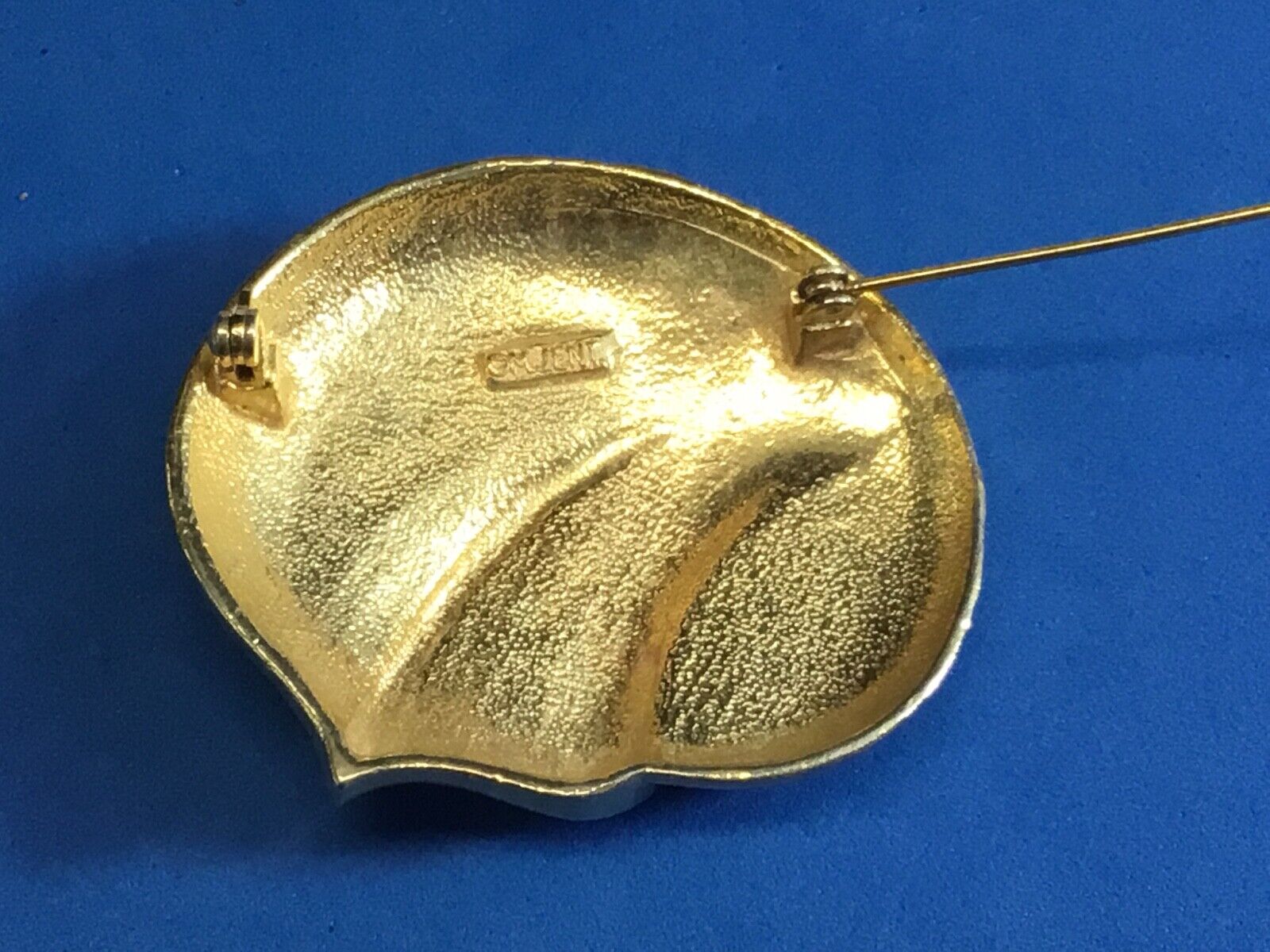 Vintage  Mjent M Jent gold tone pin brooch