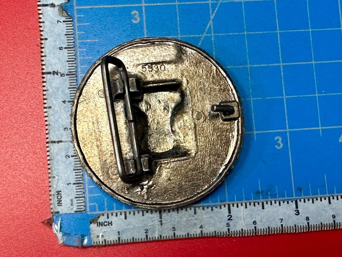 Vintage Liberty Bell Bicentennial 1976 round belt buckle