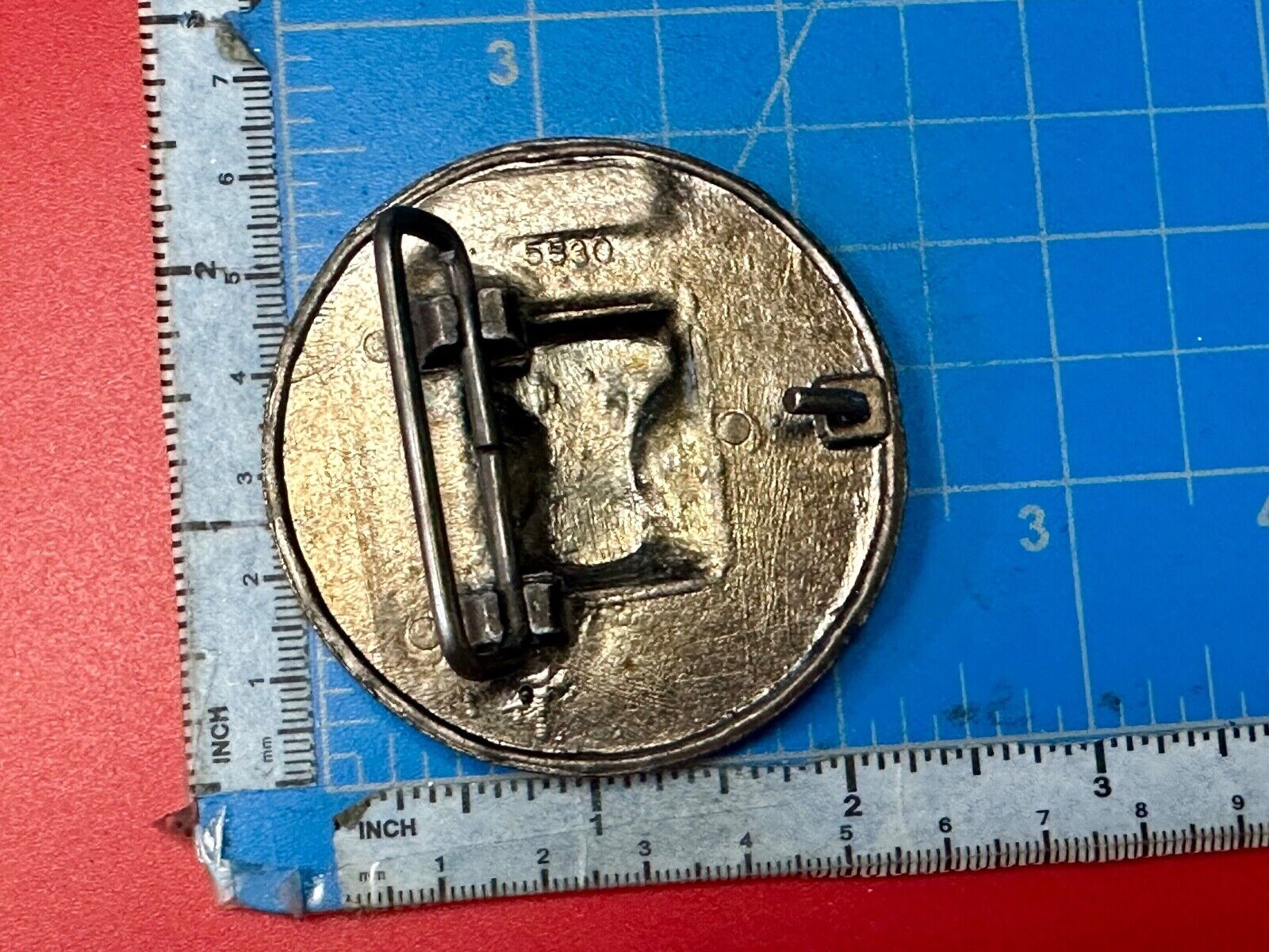 Vintage Liberty Bell Bicentennial 1976 round belt buckle