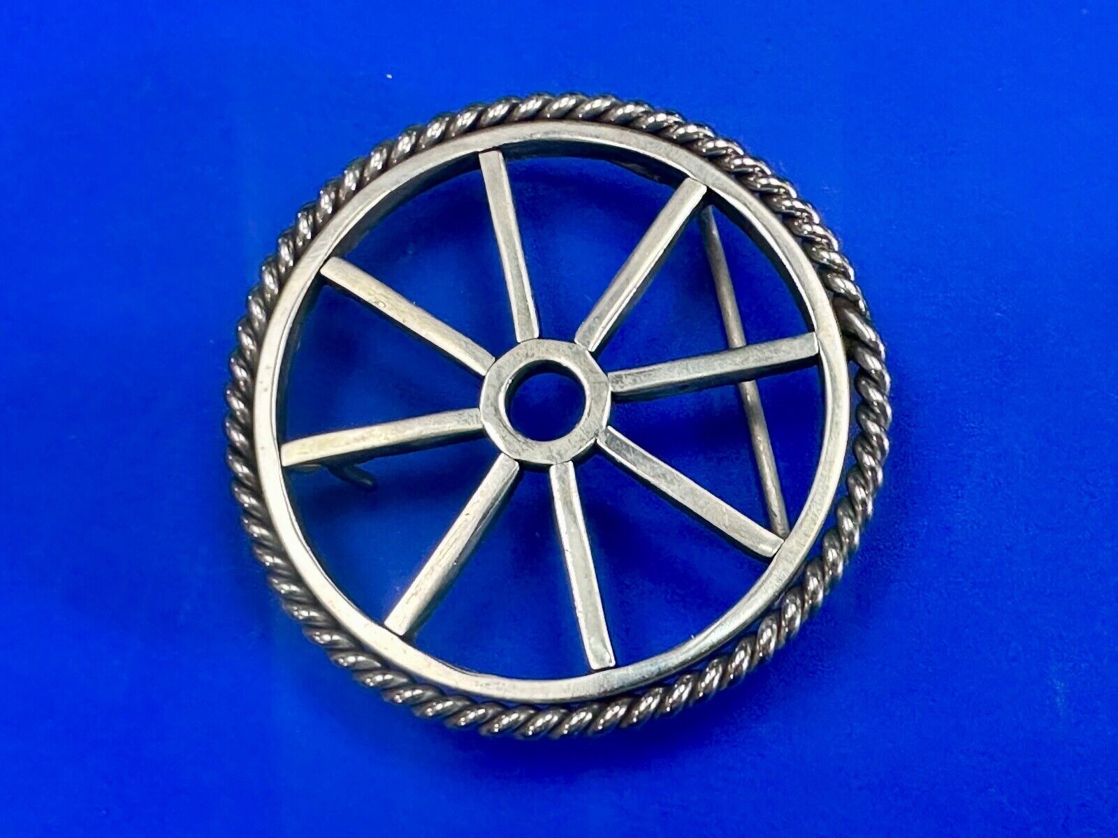 Unique Wagon Wheel Pattern Open Cut-Out Silver Tone 3" Artisan Belt Buckle
