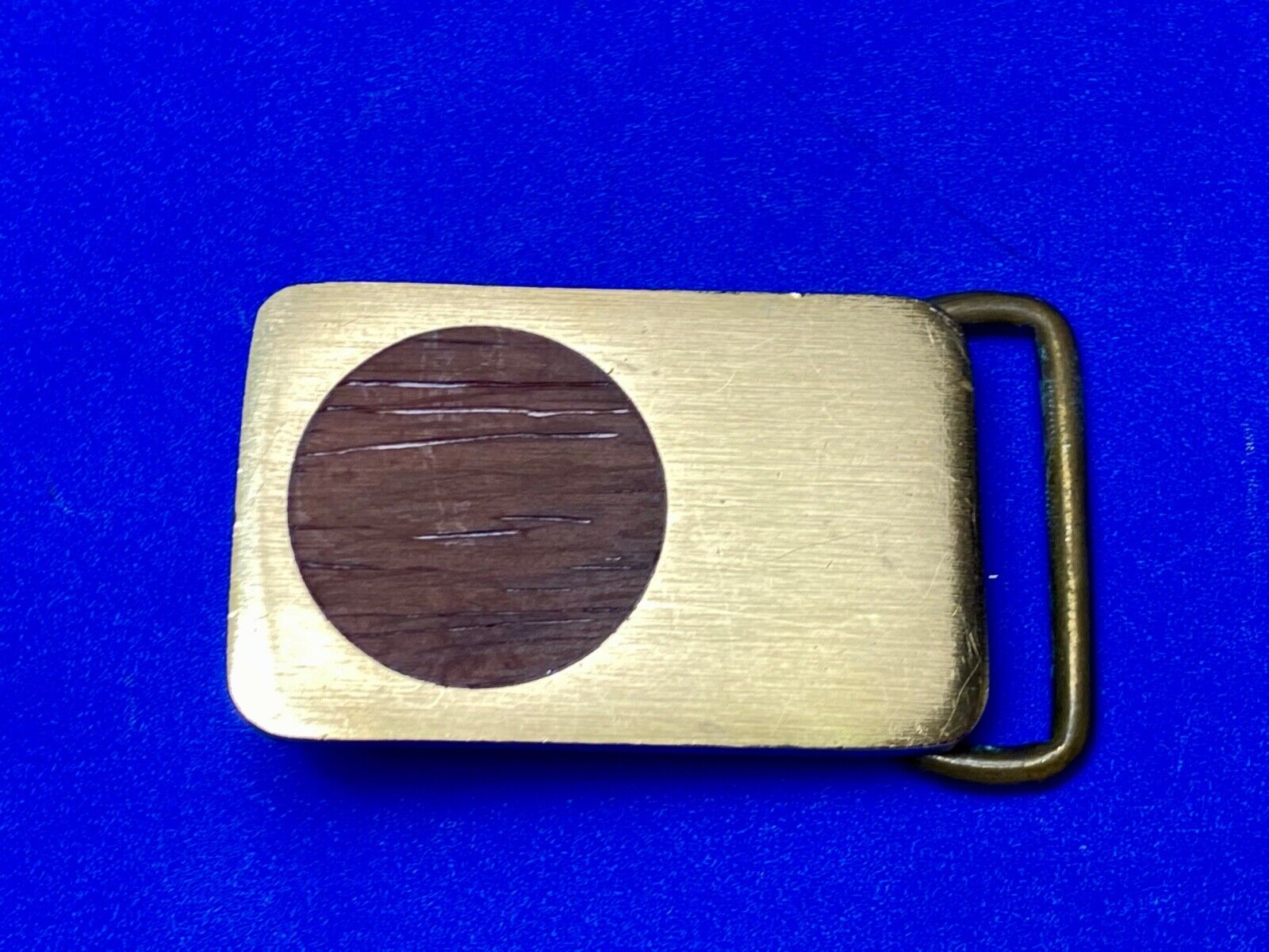 VINTAGE 1979 *WOOD INLAID (ROUND SHAPE)* SOLID BRASS BTS BELT BUCKLE